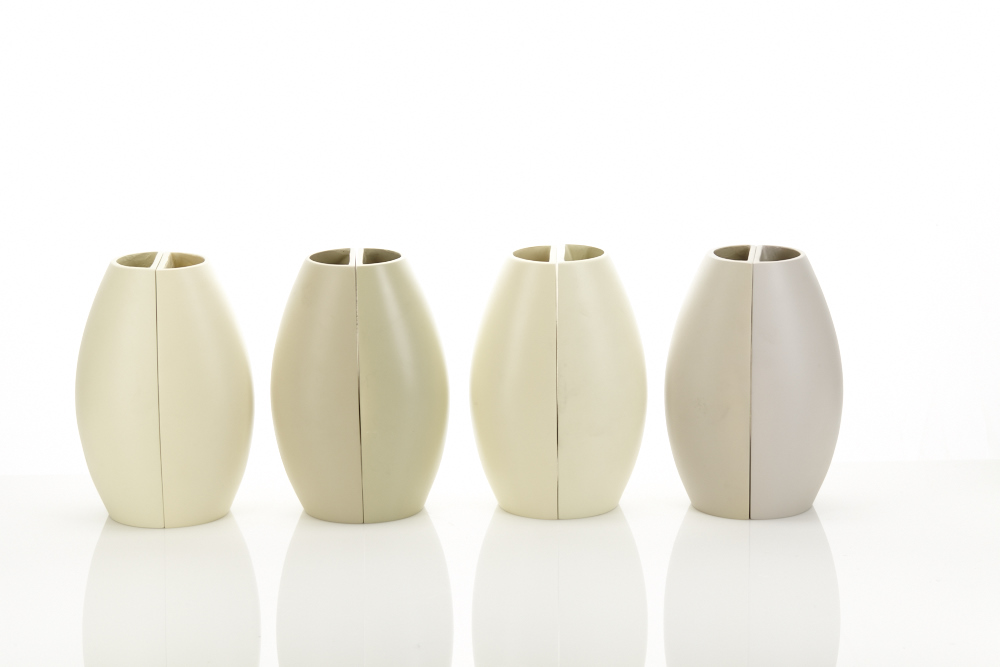 Contemporary Lot of 8 flat back decorative vases