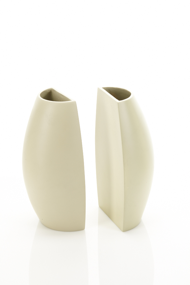 Contemporary Lot of 8 flat back decorative vases