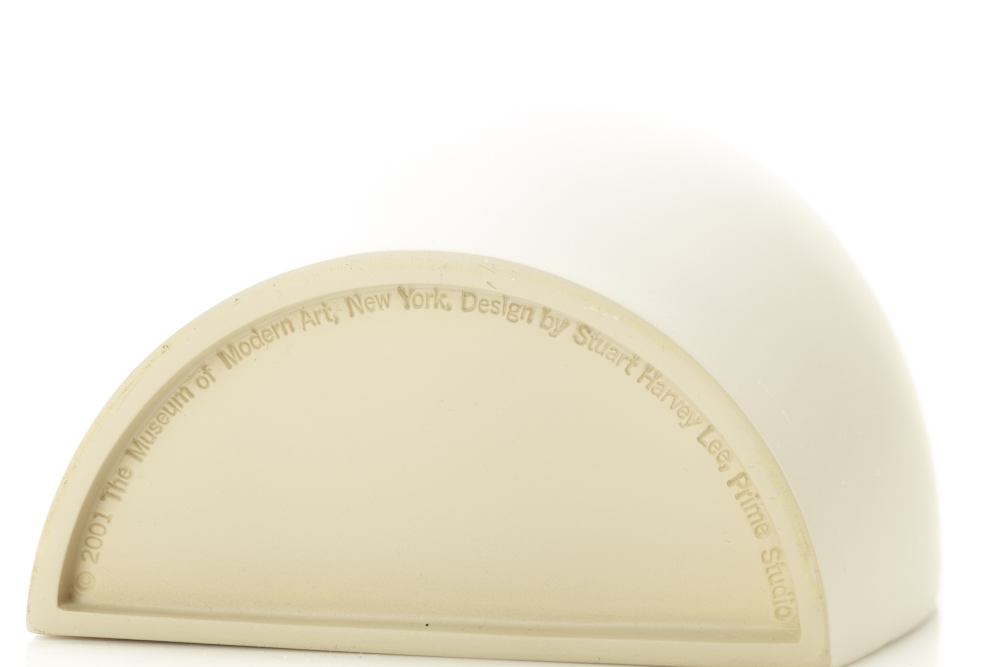 Contemporary Lot of 8 flat back decorative vases