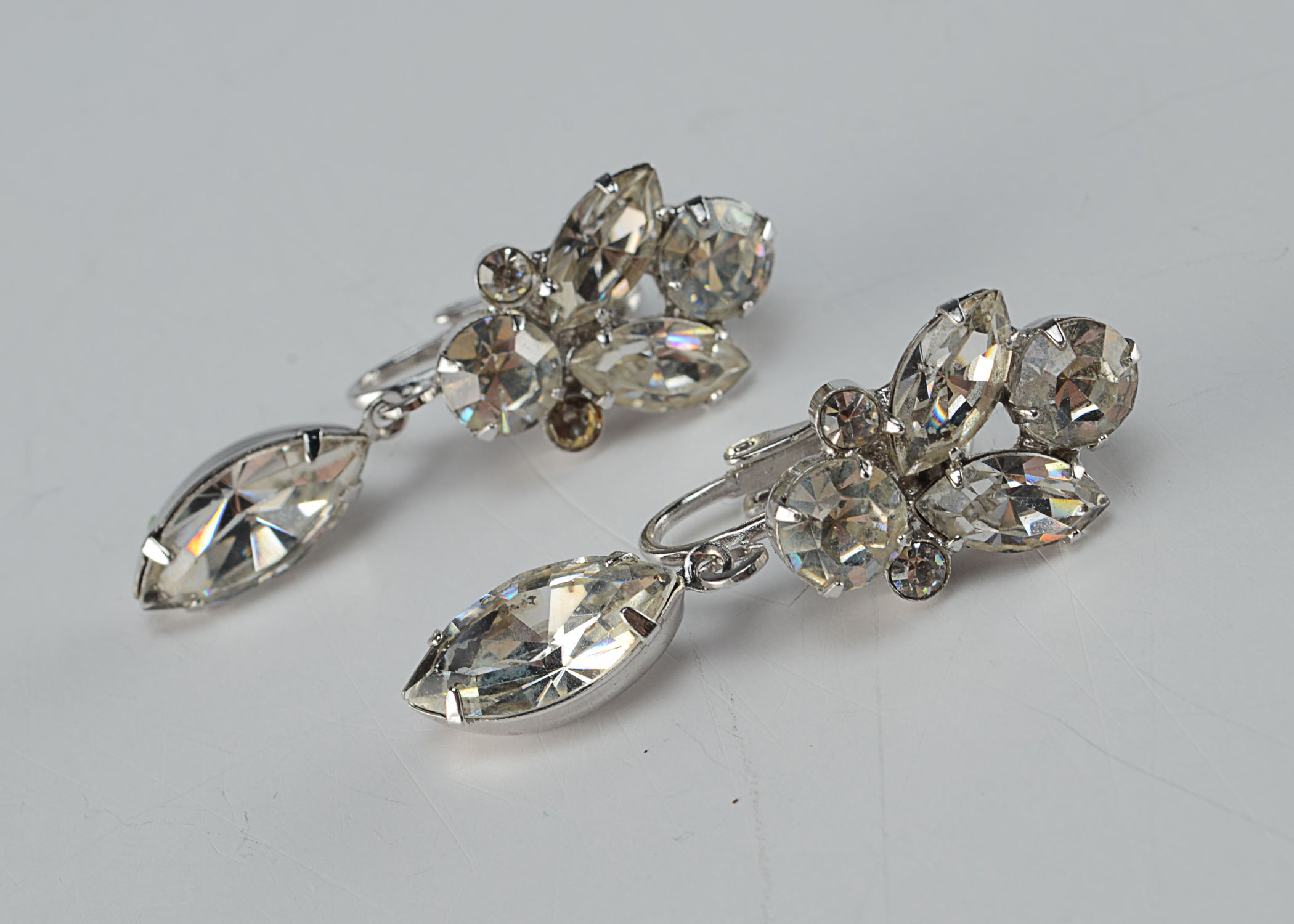 Art sterling silver floral brooch and a pair of "E" signed dangly clip back earrings 