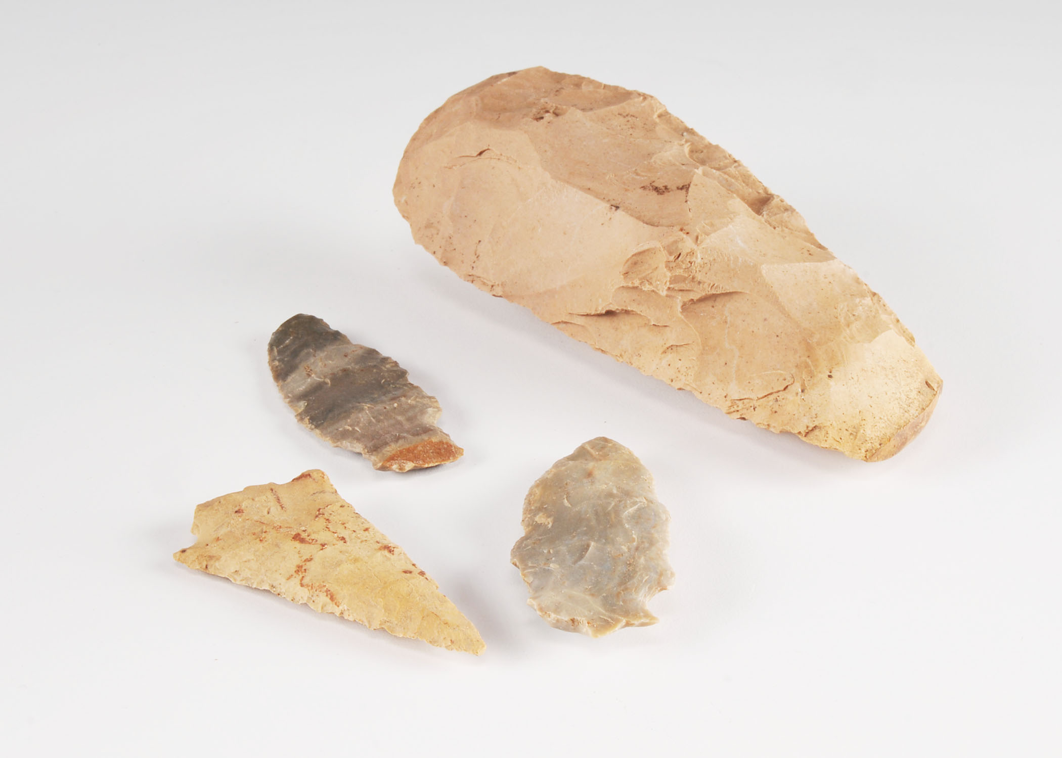 Indian Artifacts, Flint Hoe And Three Knife Blades