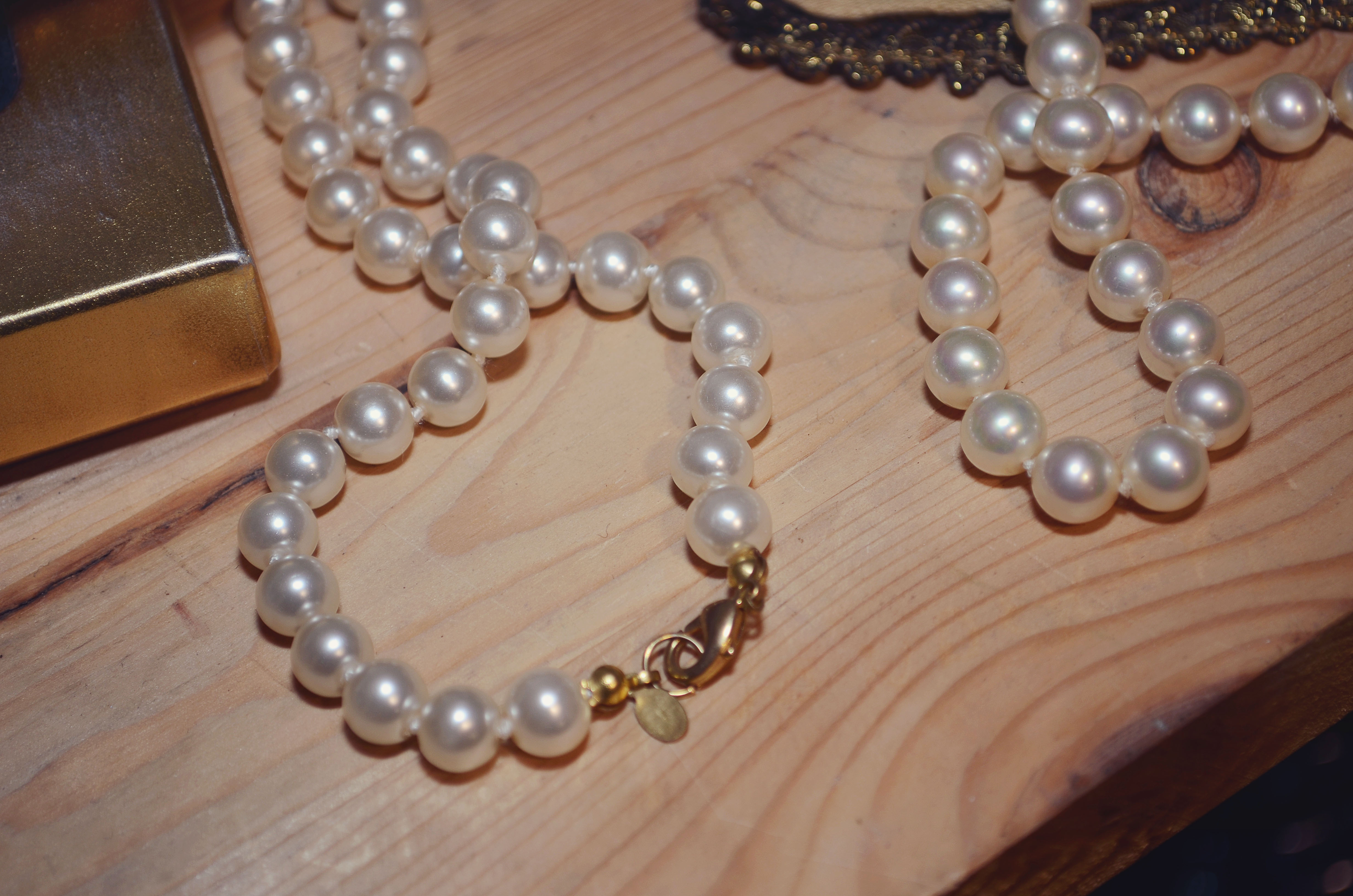 Shelf Lot. Assorted Vintage Decorative Items