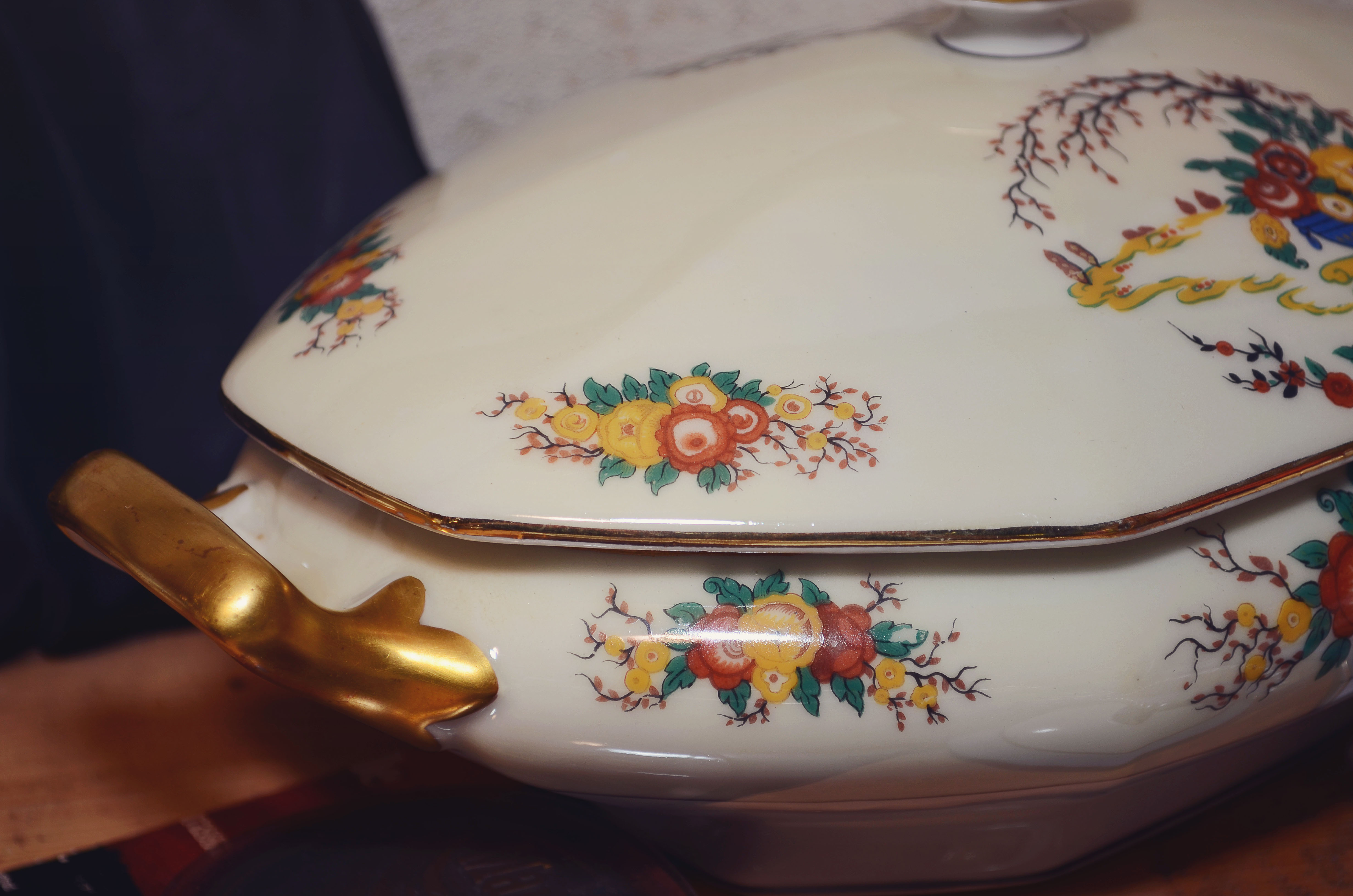 Shelf Lot. Decorative Vintage Items