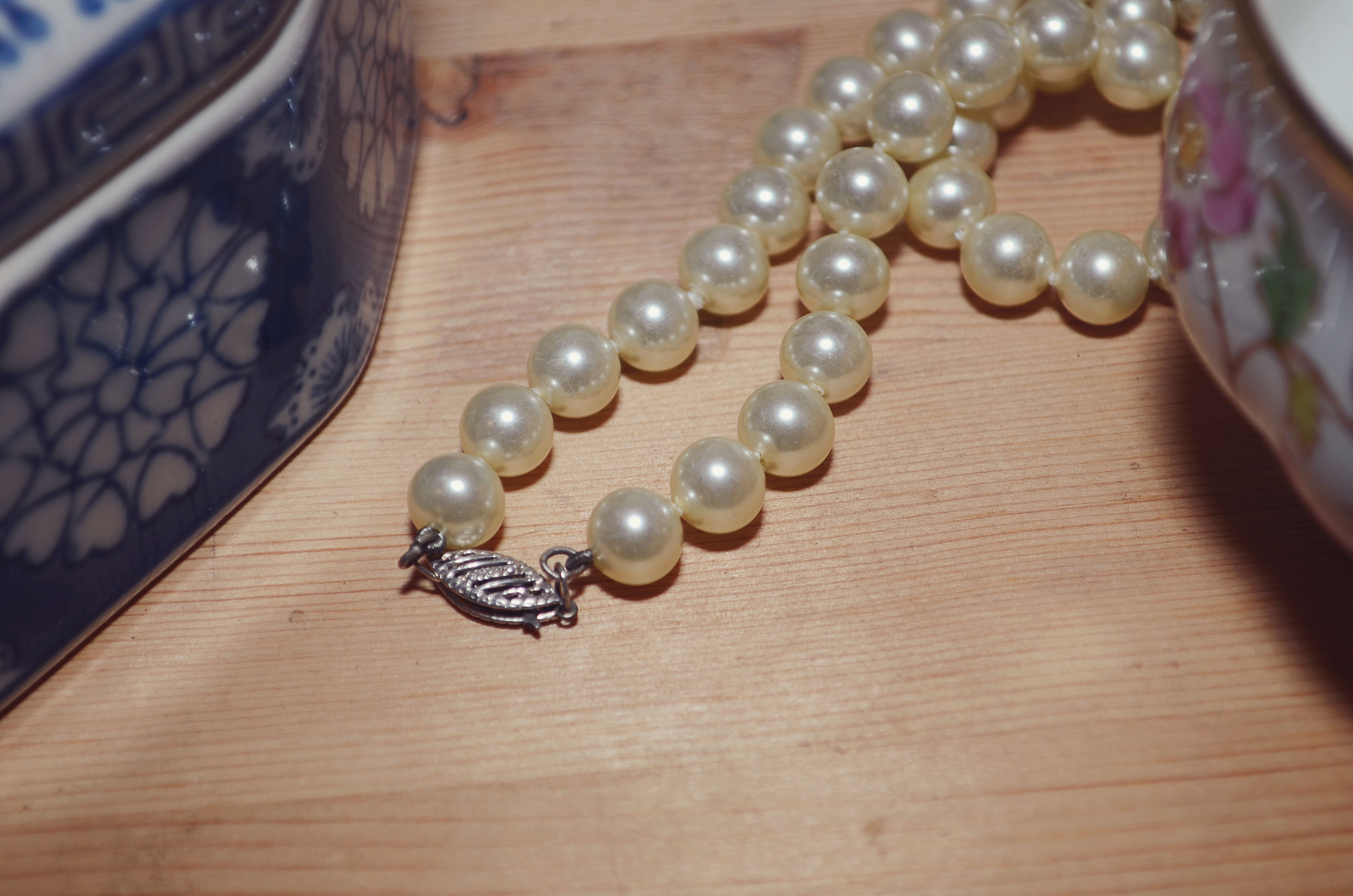 Shelf Lot. Decorative Vintage Items