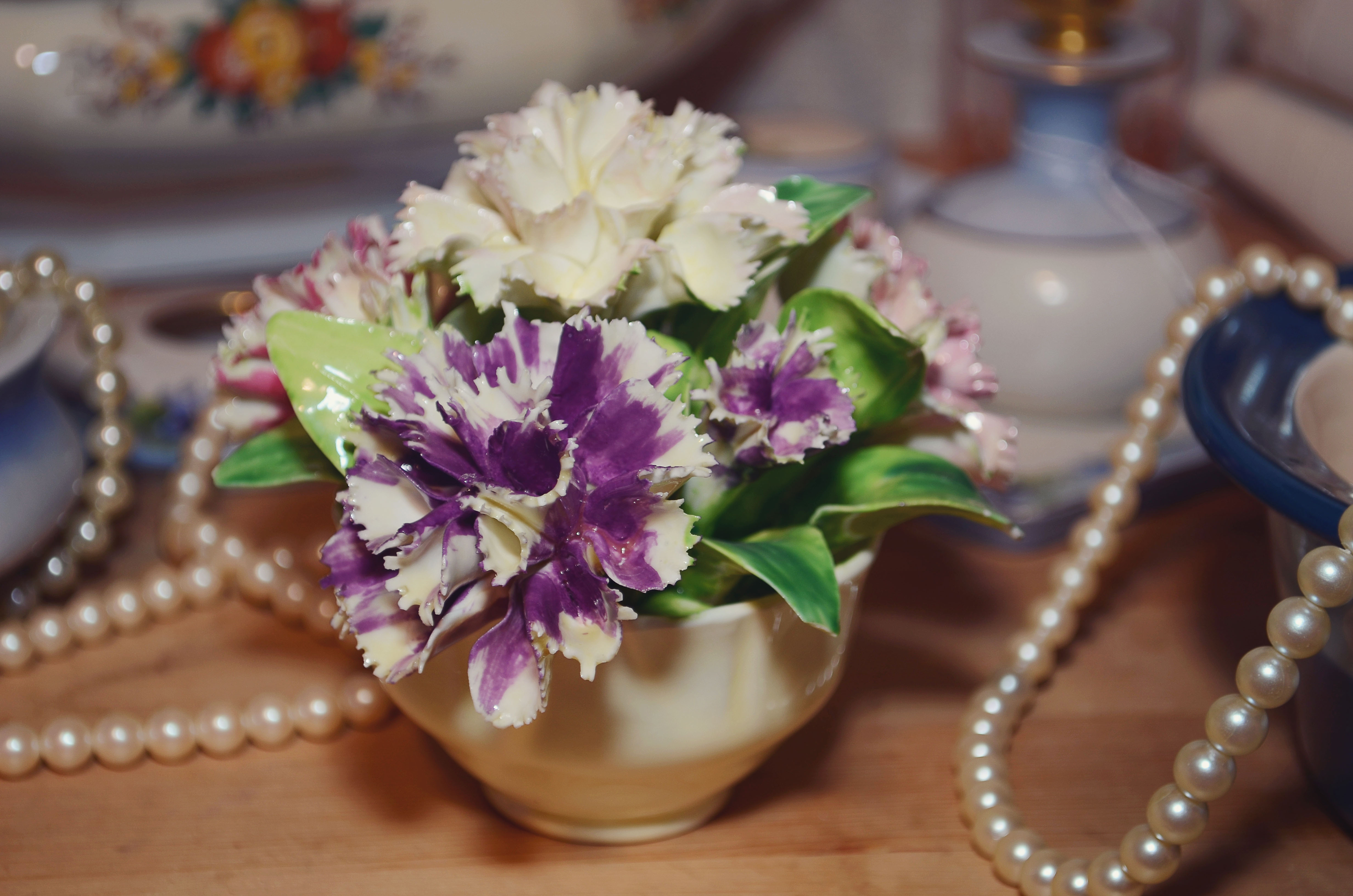 Shelf Lot. Decorative Vintage Items