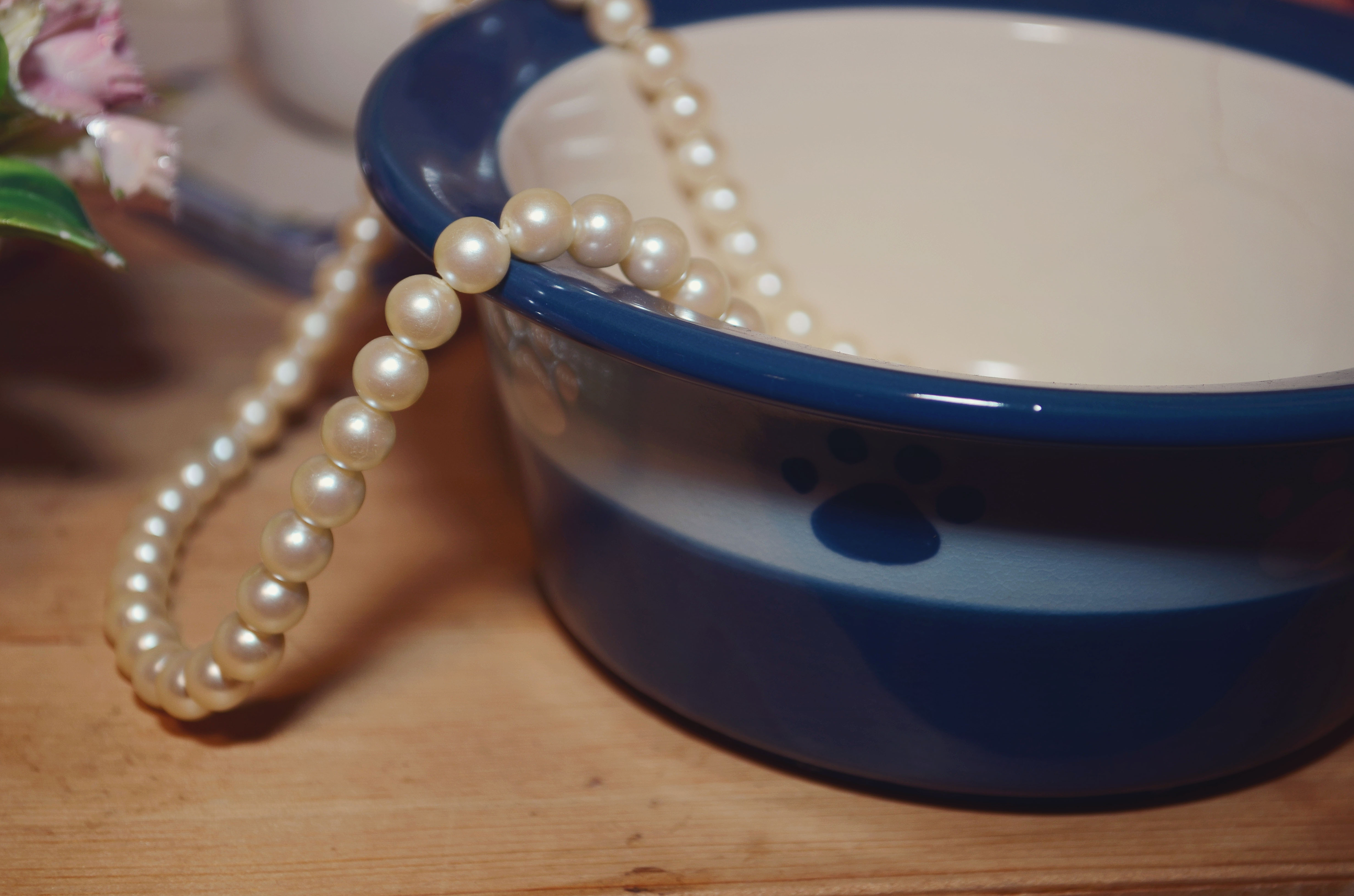 Shelf Lot. Decorative Vintage Items