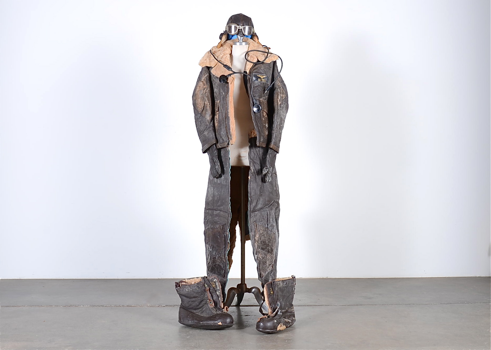 WWII Pilot Suit of Robert S. Willis, Lt. A-1 USNR