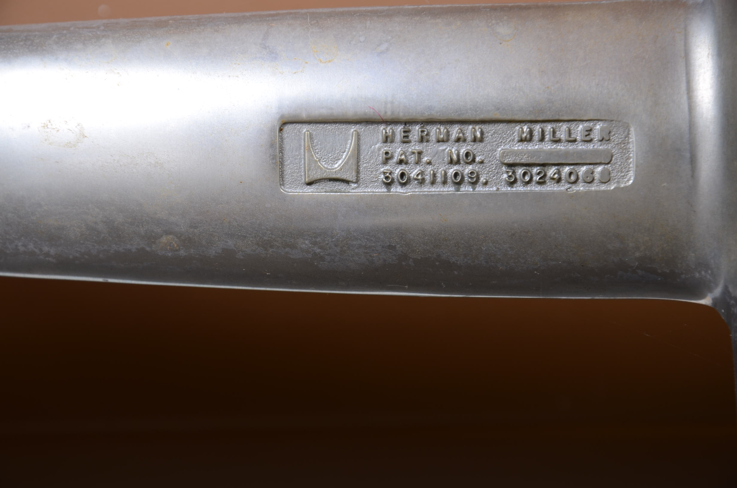 Herman Miller Mod Vintage Charles Eames designed aluminum group lounge Chair. 