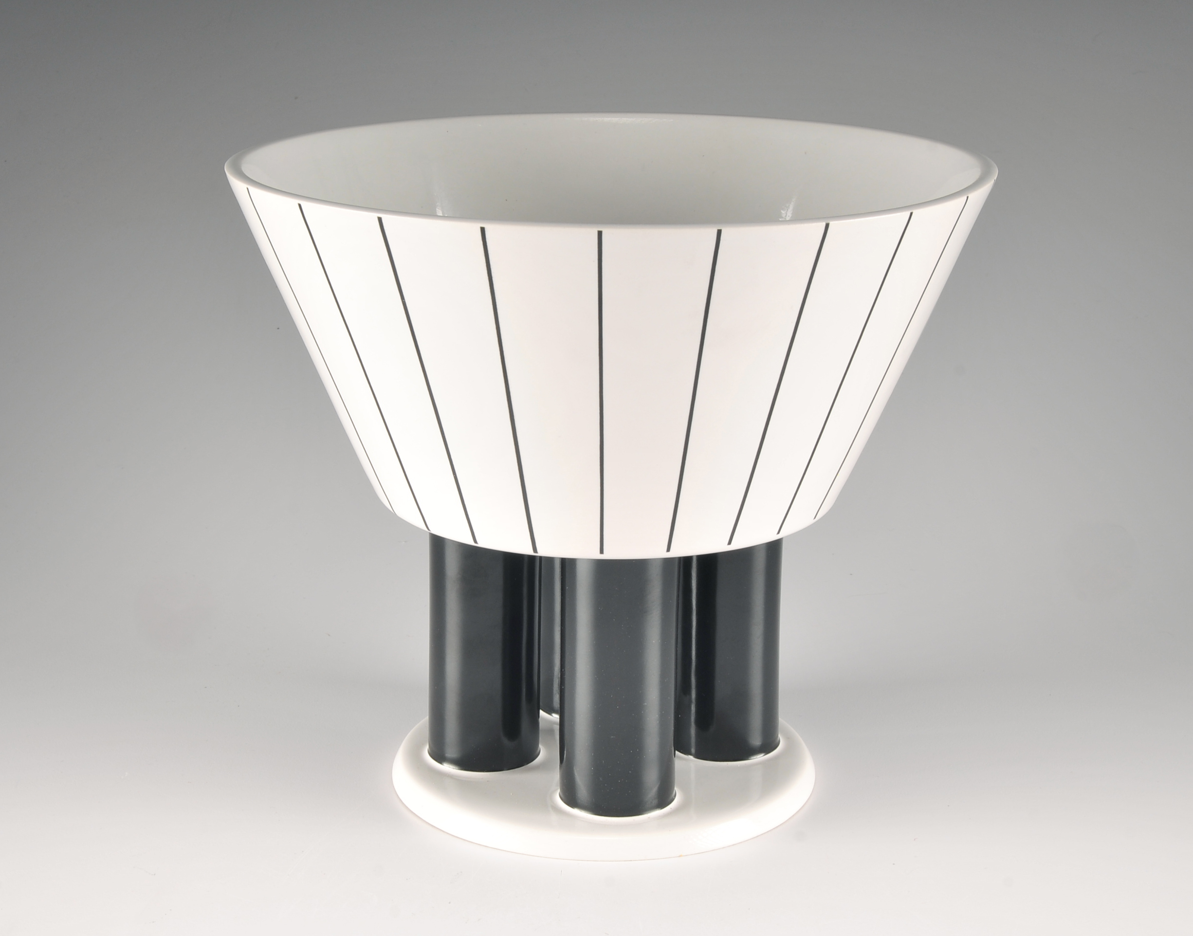 Heide Warlamis Modern Pedestal Bowl. Vienna Collection 