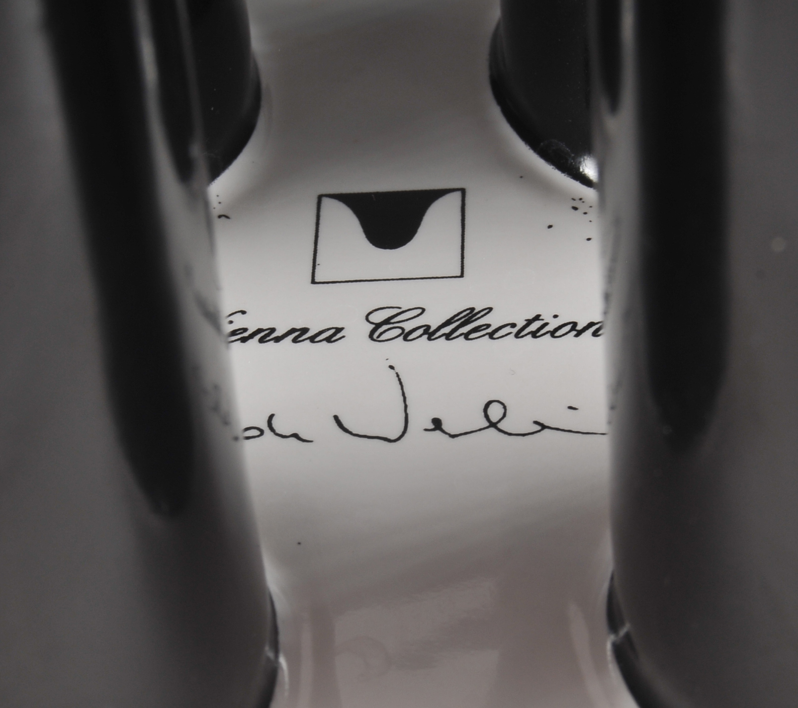 Heide Warlamis Modern Pedestal Bowl. Vienna Collection 