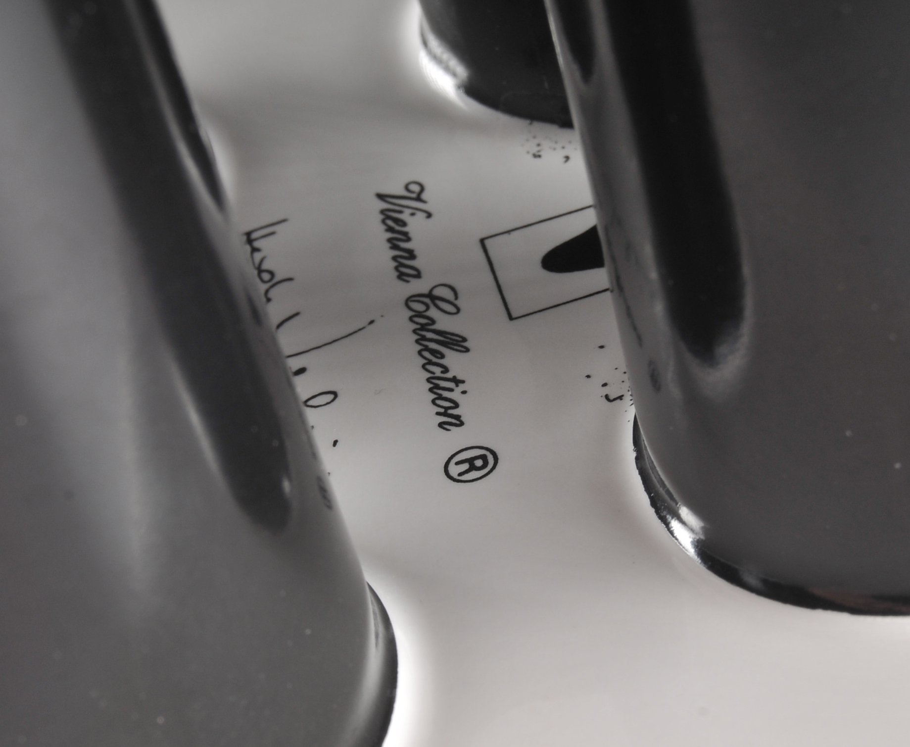 Heide Warlamis Modern Pedestal Bowl. Vienna Collection 