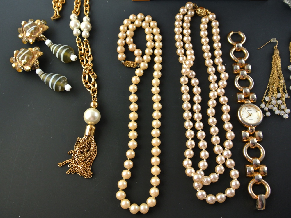 Attractive Fashion Jewelry with butterfly Box