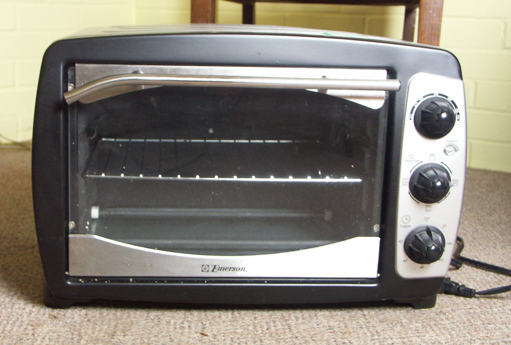Emerson Toaster Oven
