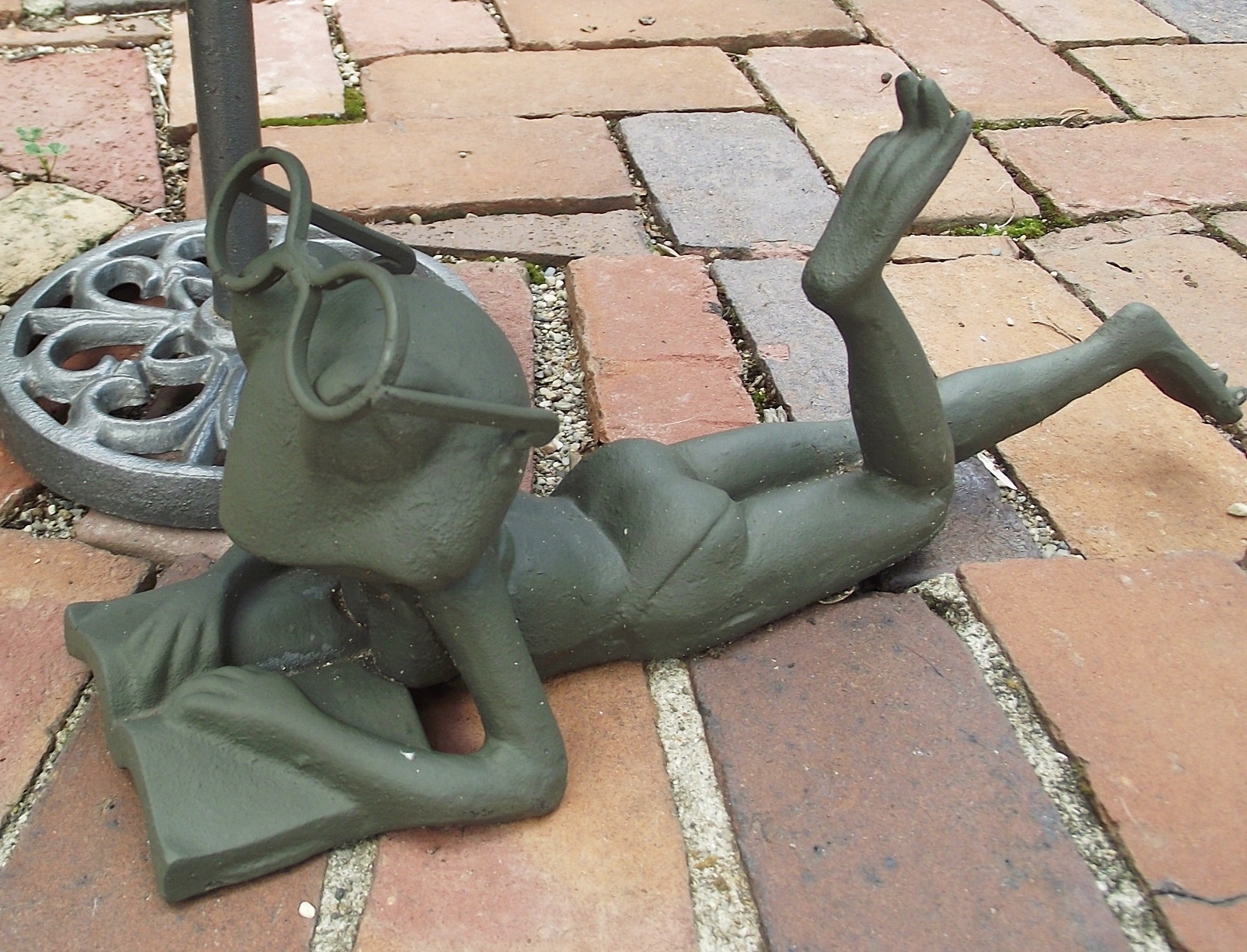 Frog decor garden set.