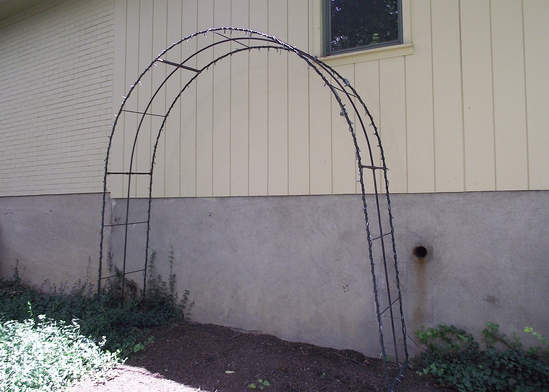 Smith & Hawkin garden arch.