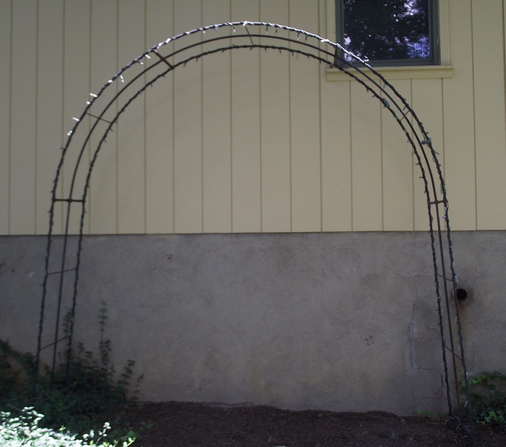 Smith & Hawkin garden arch.