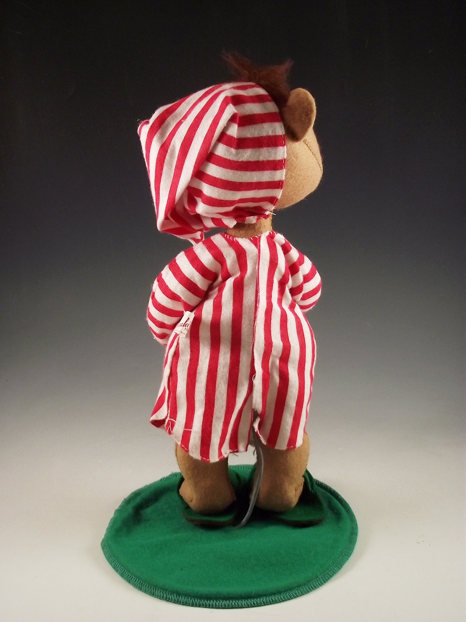 Annalee Mobiltee Dolls, Inc. bear.