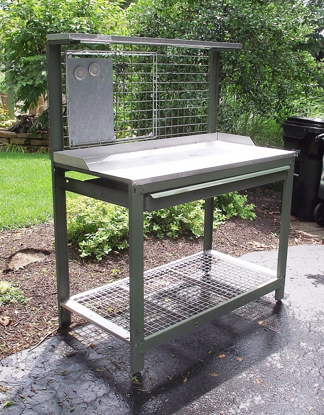 Smith and Hawken's potting stand.