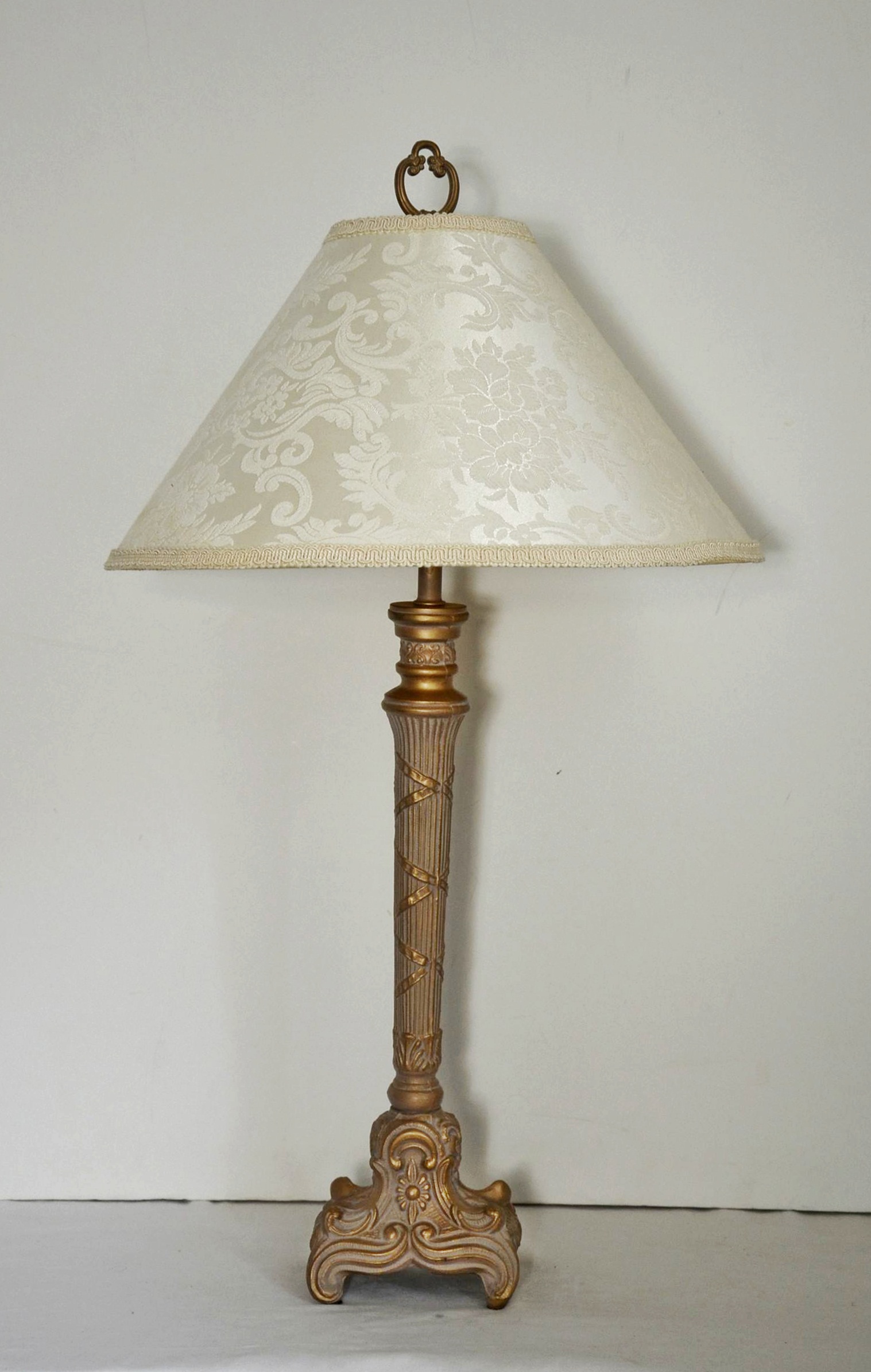 Contemporary accent lamp