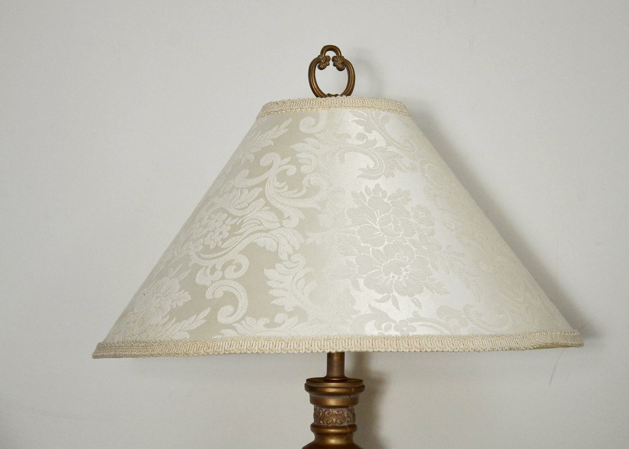 Contemporary accent lamp