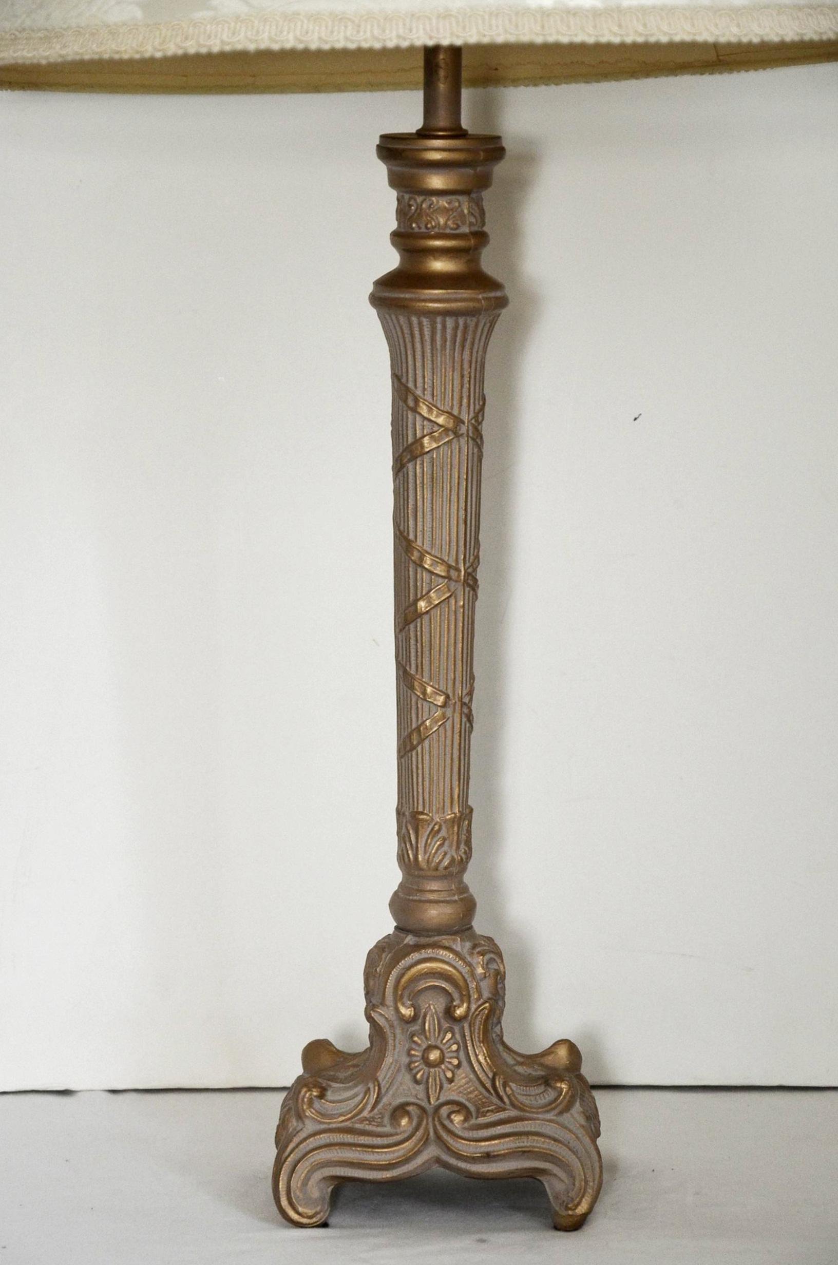 Contemporary accent lamp