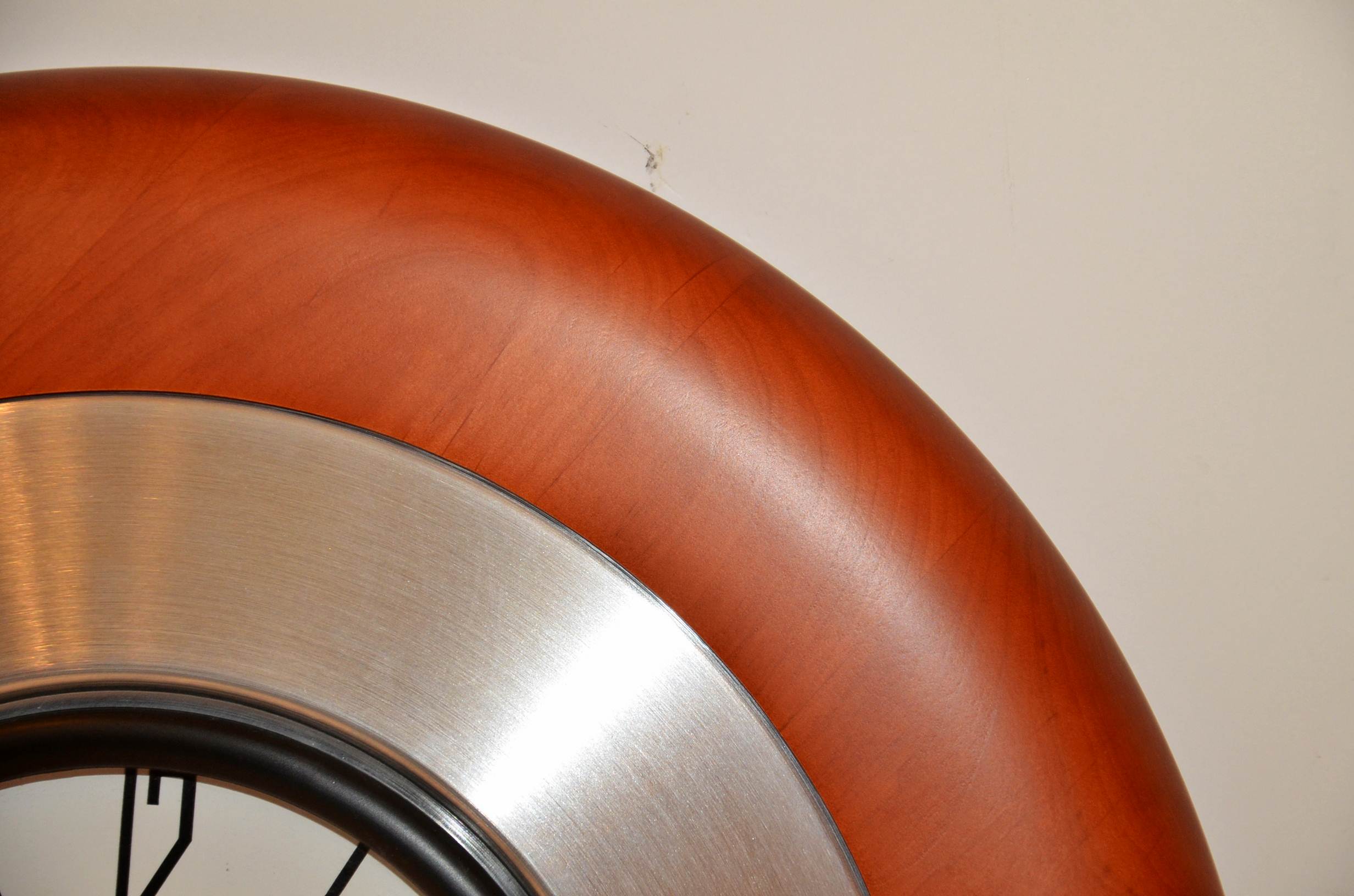 Ziro battery operated wall clock.