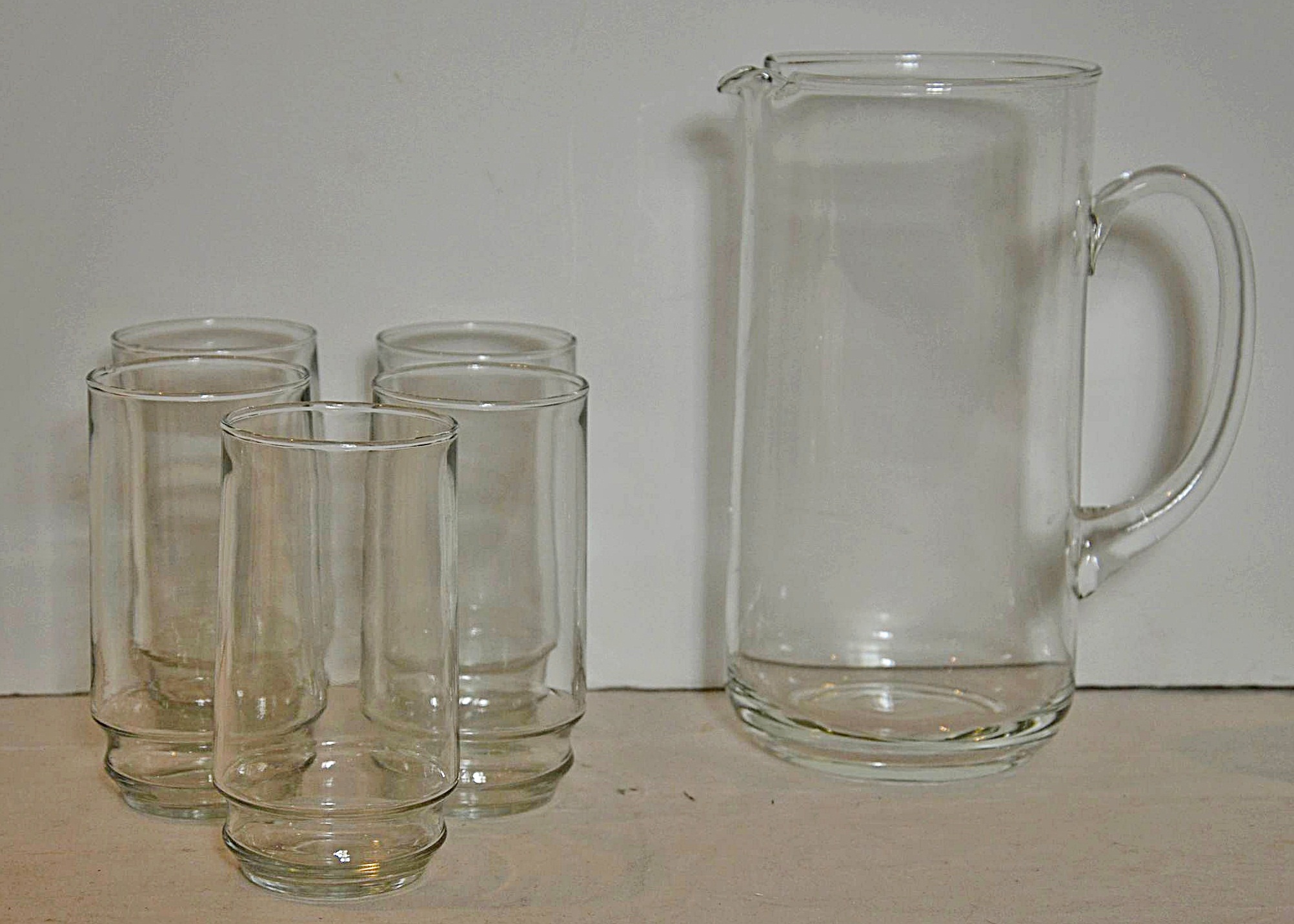 Glassware items.