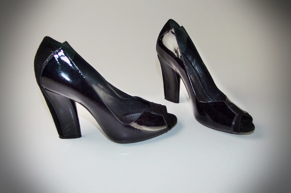 Marc Jacobs Black Patent Leather Open Toe Heels 