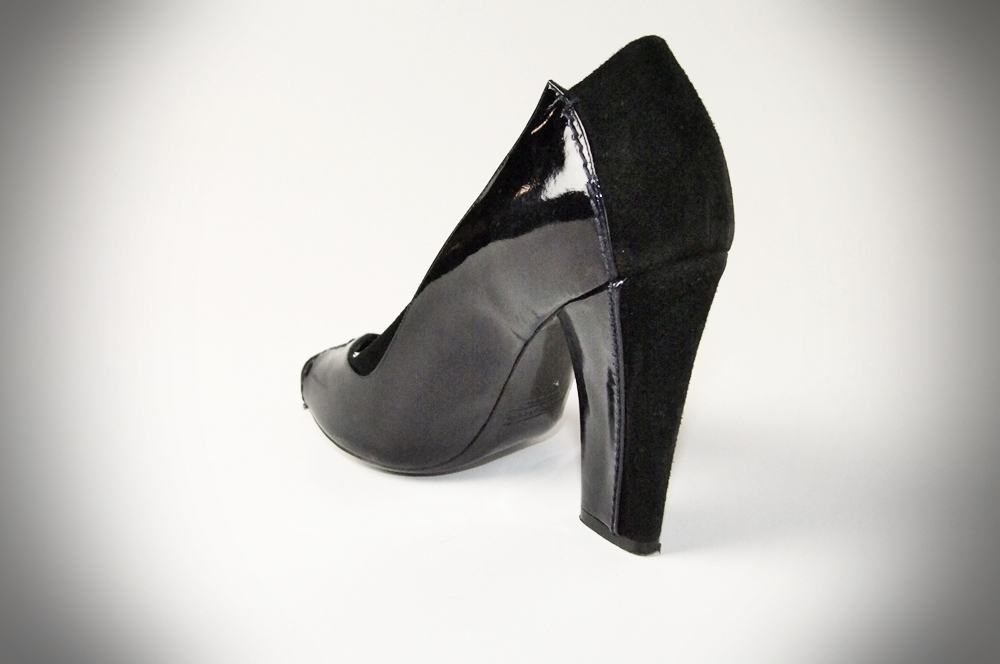 Marc Jacobs Black Patent Leather Open Toe Heels 