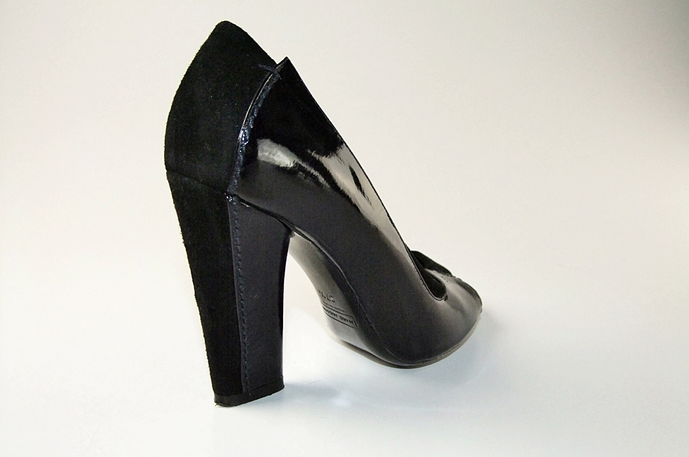 Marc Jacobs Black Patent Leather Open Toe Heels 