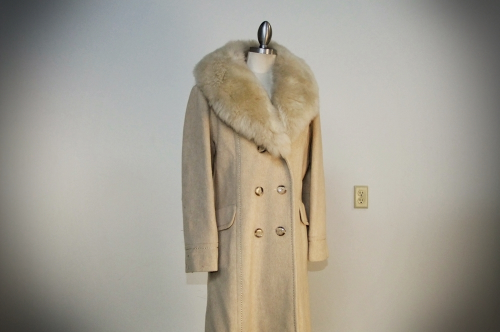 Vintage Ivory Wool Coat With Faux Fur Collar