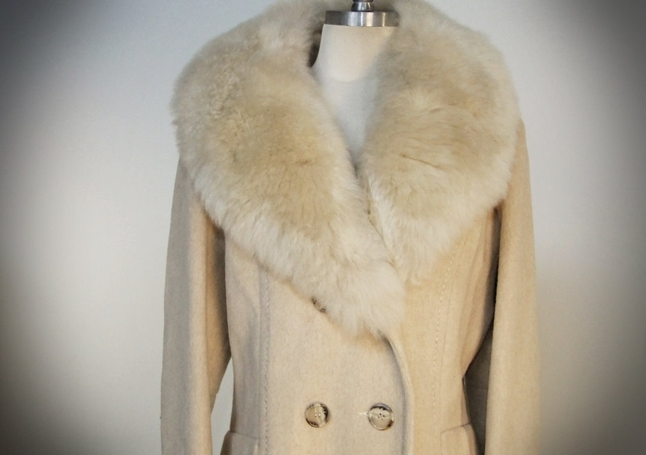 Vintage Ivory Wool Coat With Faux Fur Collar