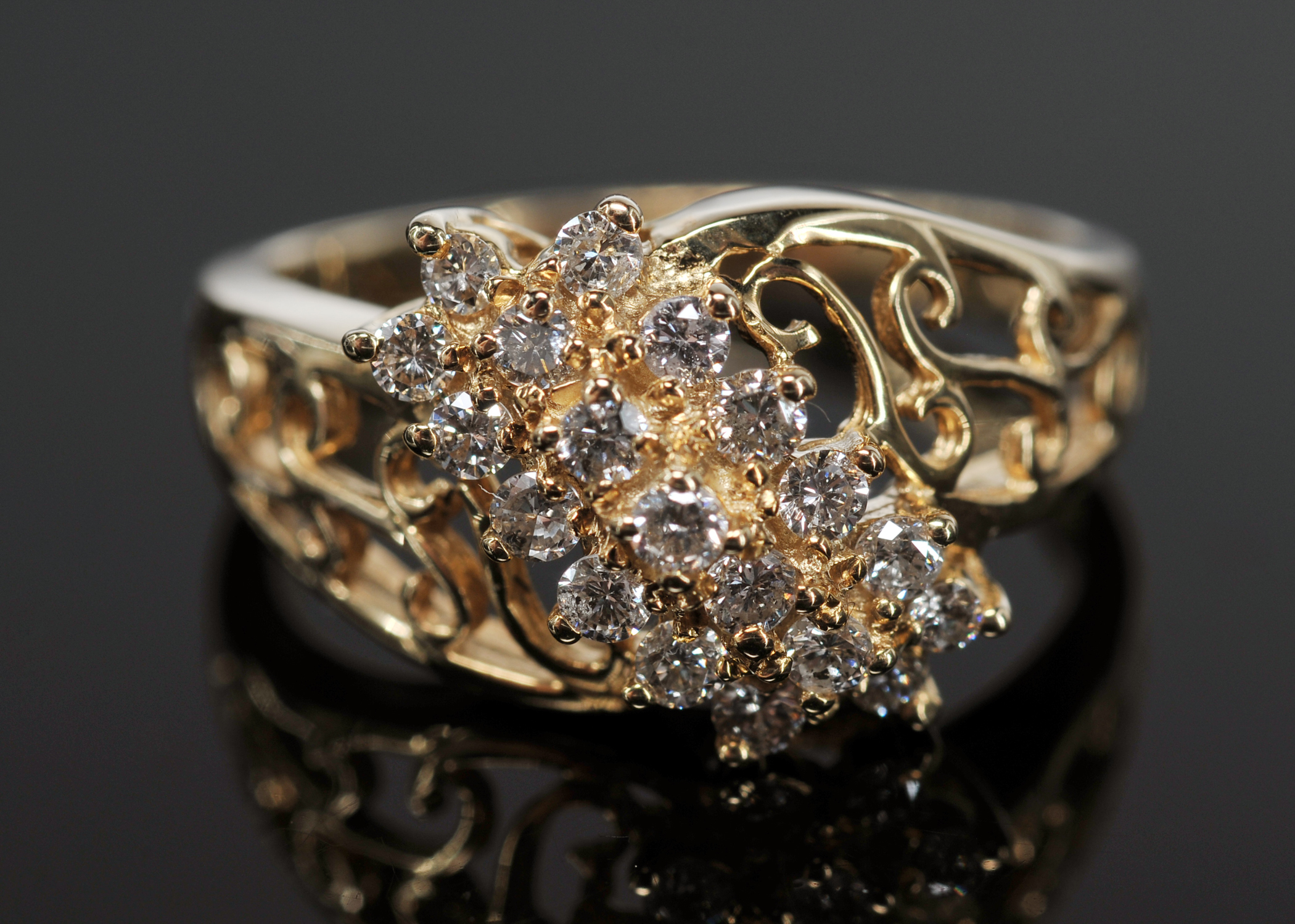 Lady's 10 K Yellow Gold And Diamond Cluster Ring