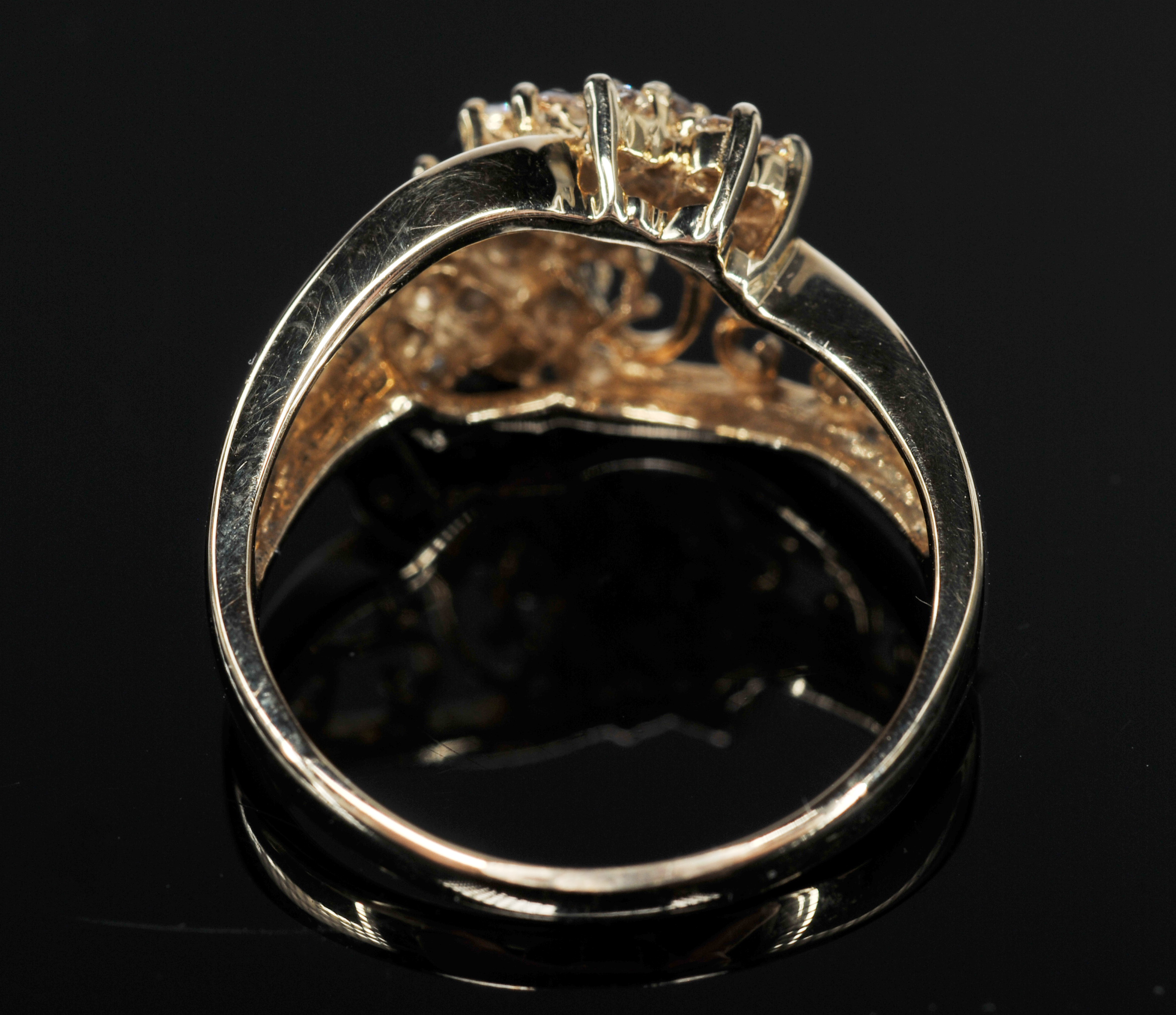 Lady's 10 K Yellow Gold And Diamond Cluster Ring