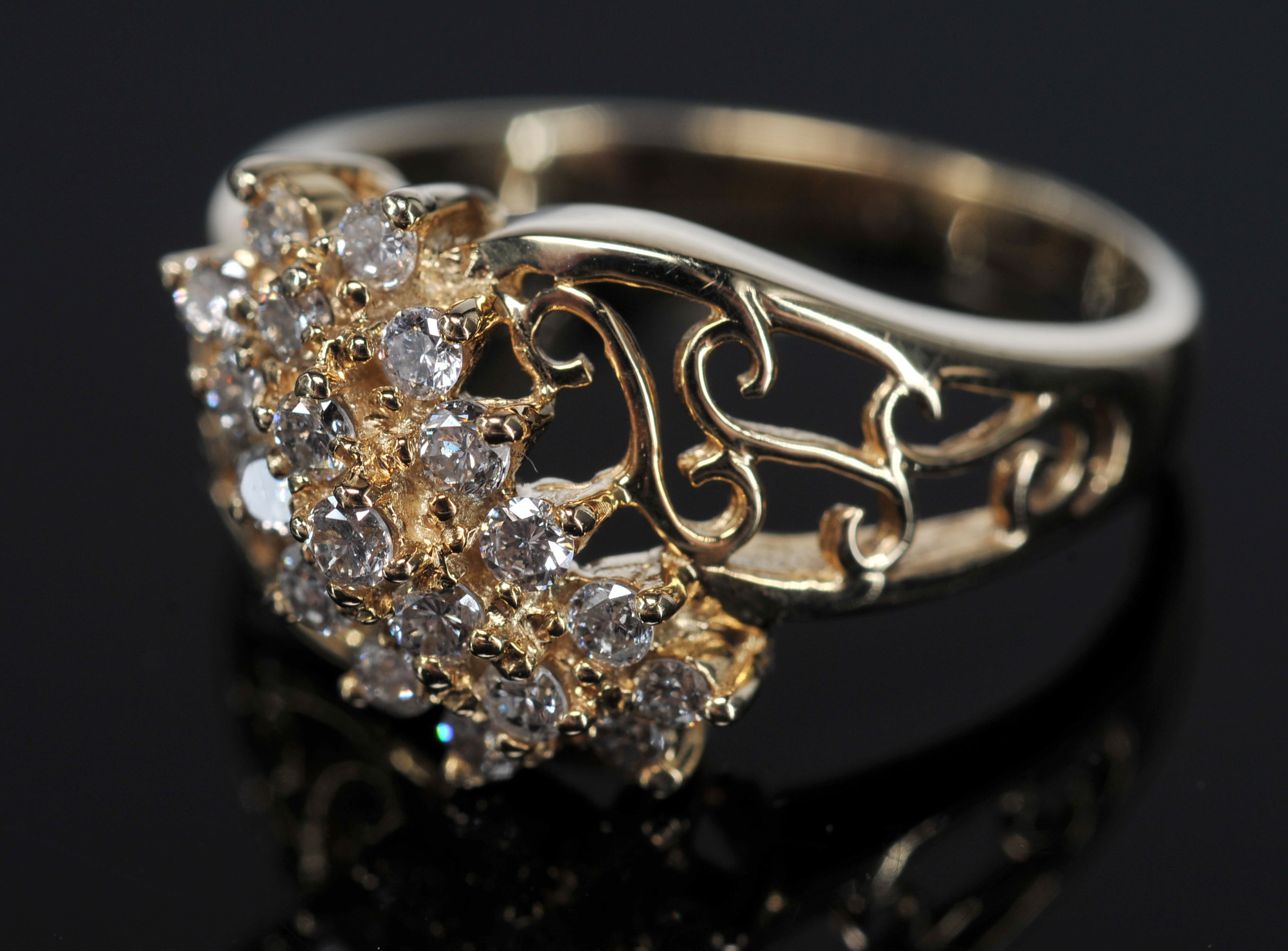 Lady's 10 K Yellow Gold And Diamond Cluster Ring
