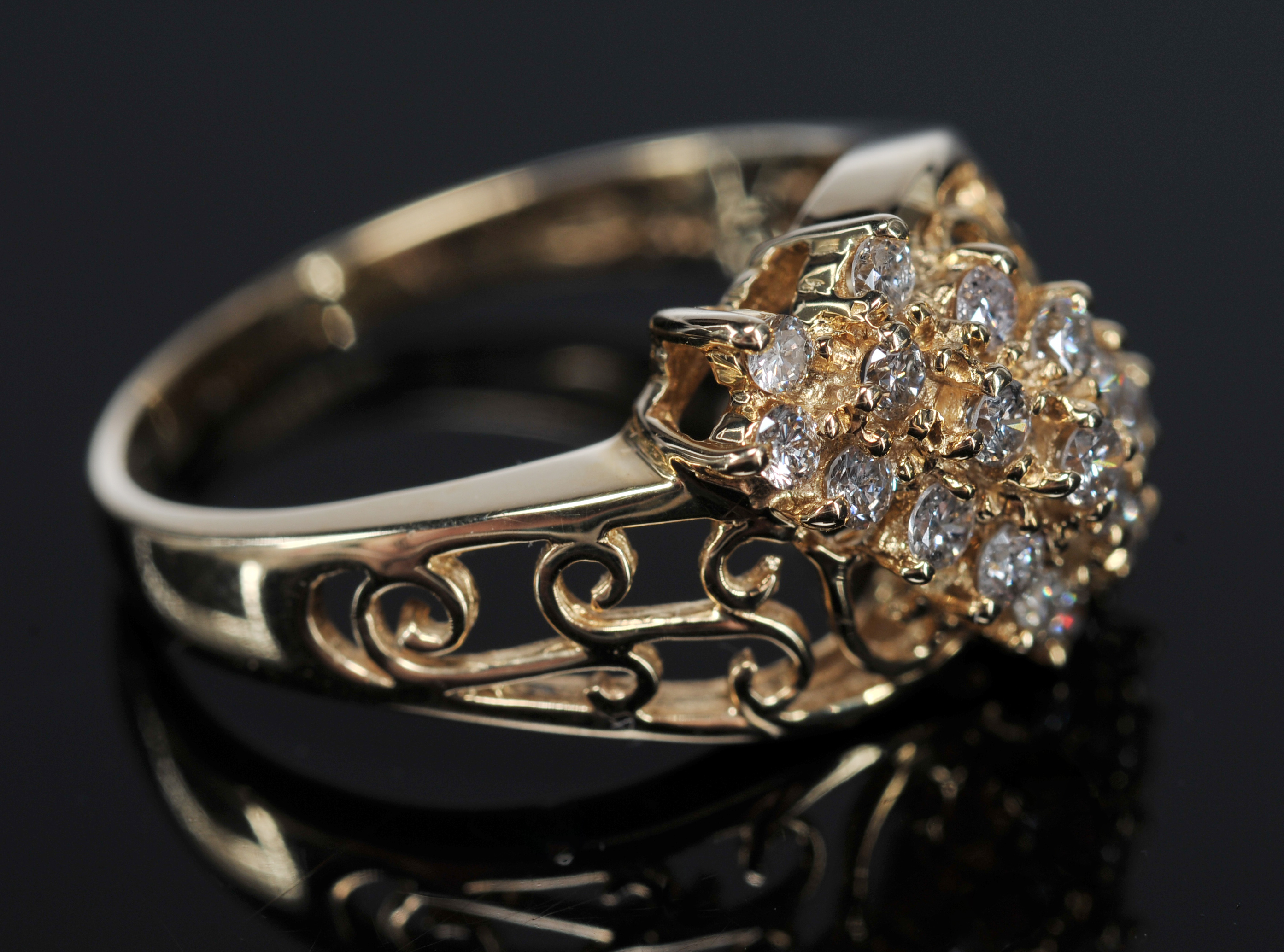 Lady's 10 K Yellow Gold And Diamond Cluster Ring