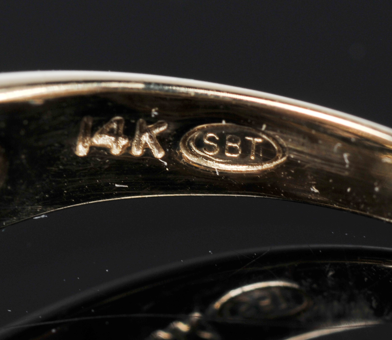 Lady's 10 K Yellow Gold And Diamond Cluster Ring