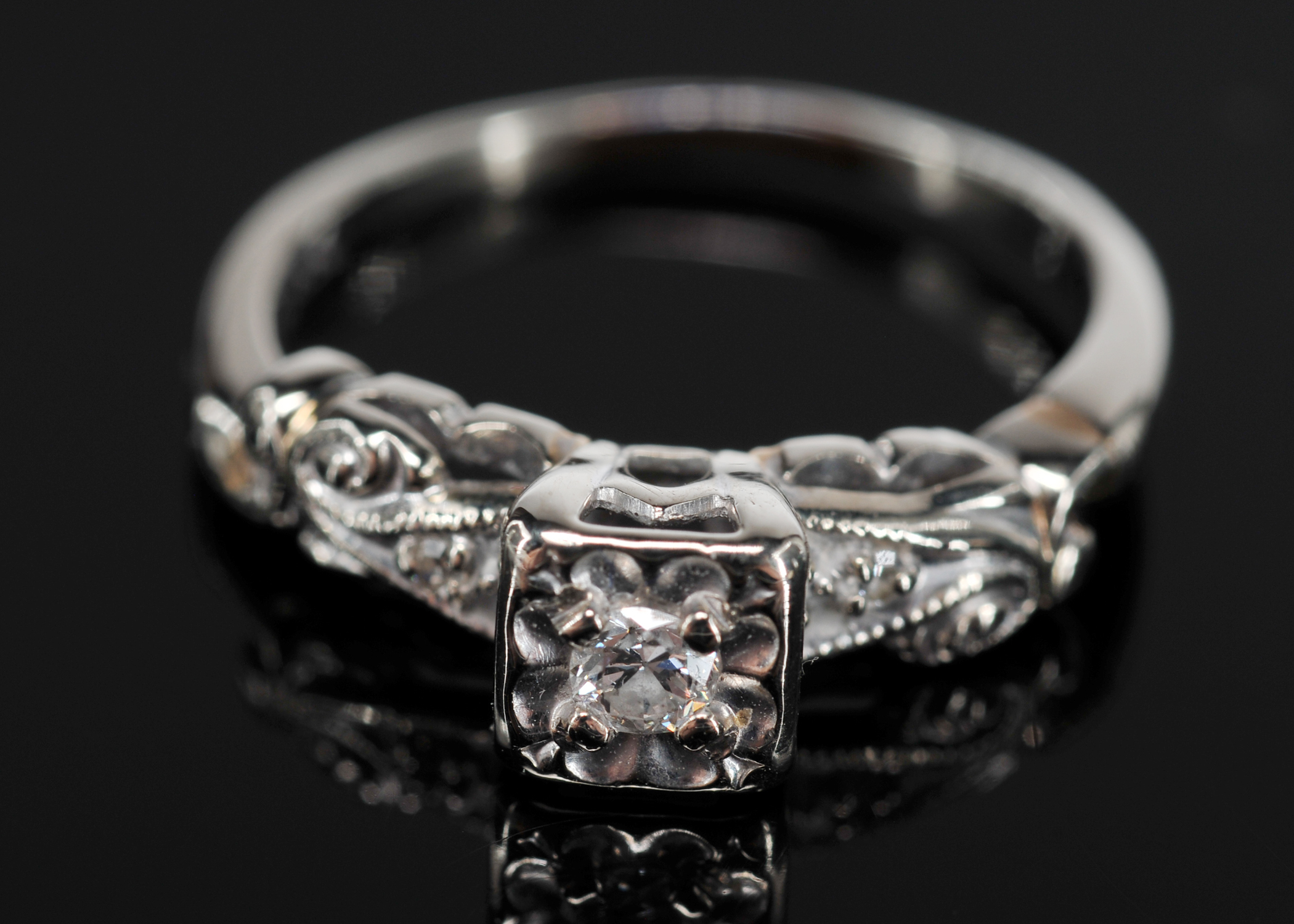 14 K White Gold And Diamond Ring