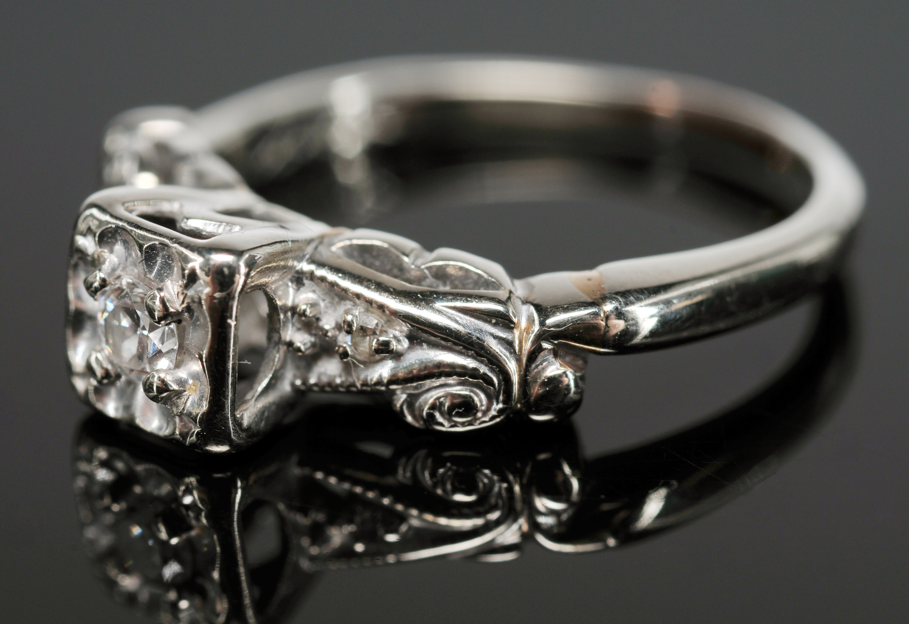 14 K White Gold And Diamond Ring