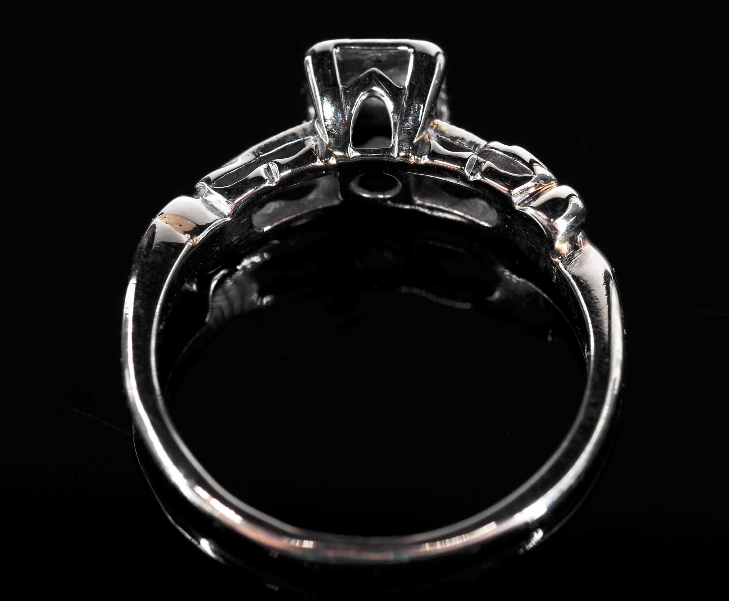 14 K White Gold And Diamond Ring