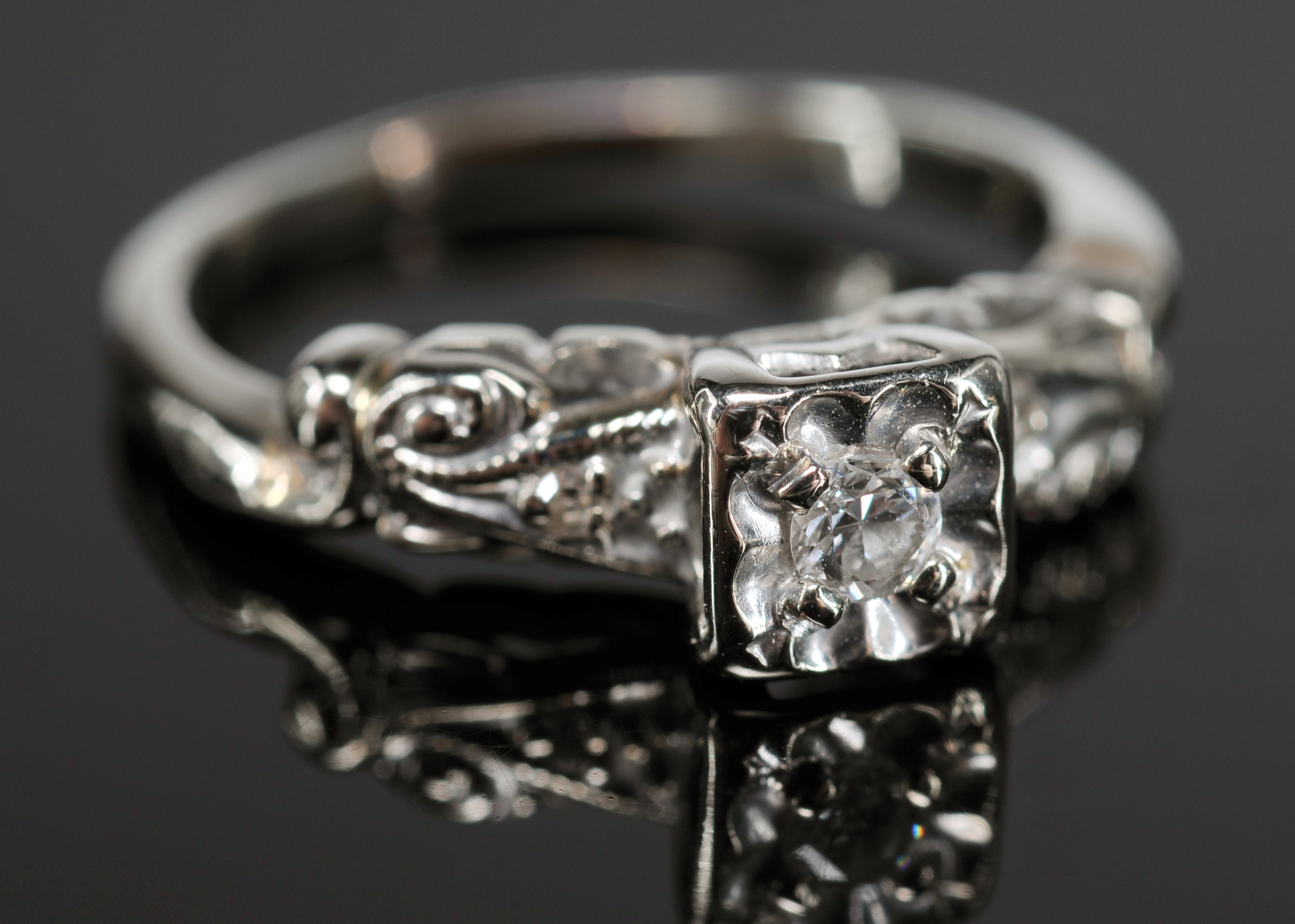 14 K White Gold And Diamond Ring