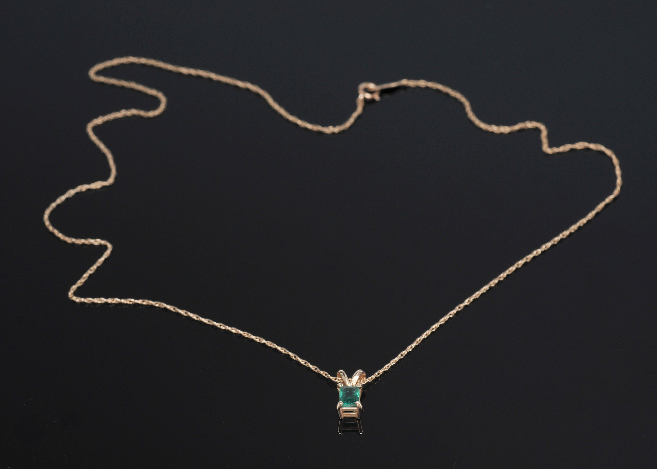 Lady's 14 K Yellow Gold And Synthetic Emerald Pendant With 18" Chain 