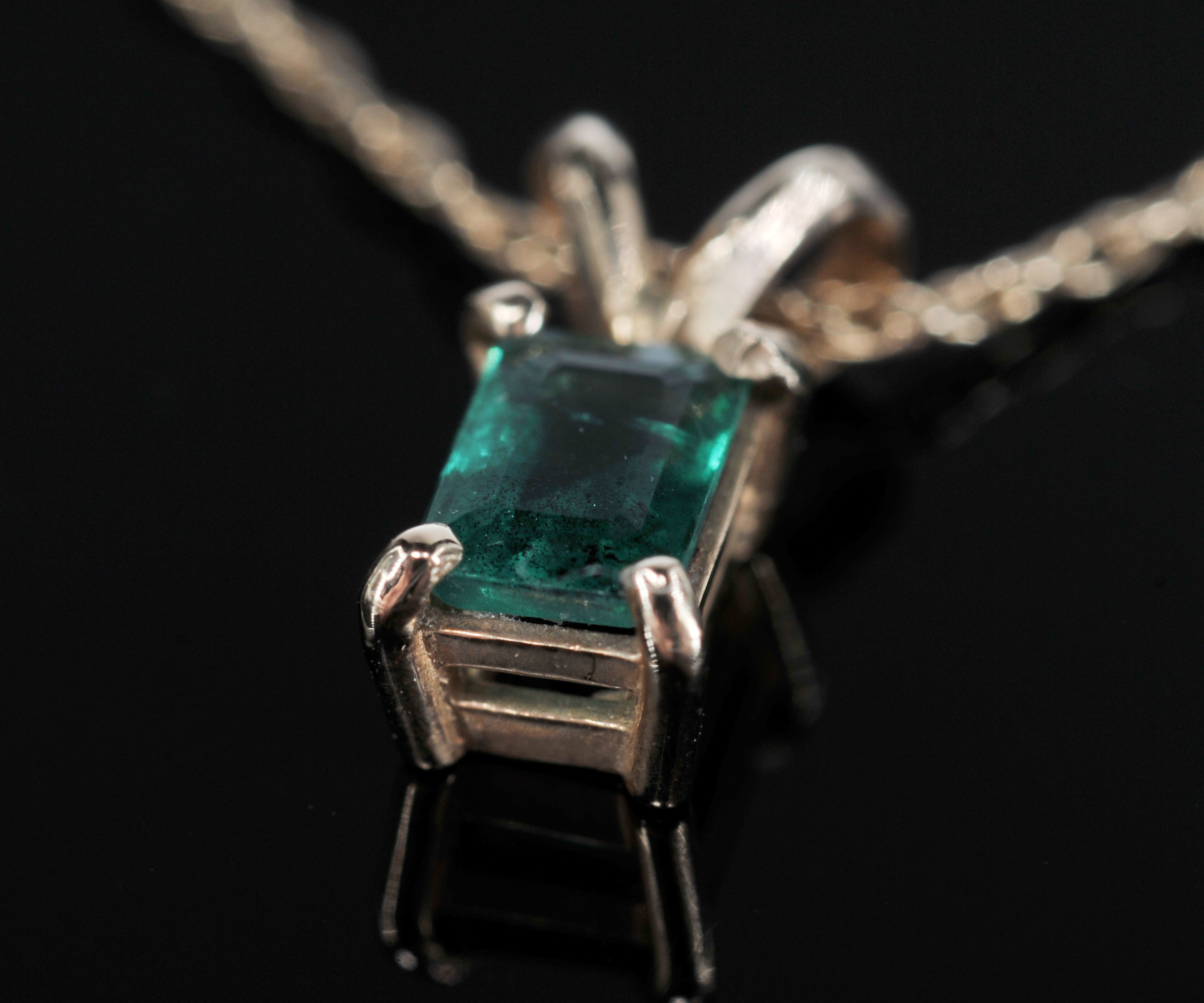 Lady's 14 K Yellow Gold And Synthetic Emerald Pendant With 18" Chain 