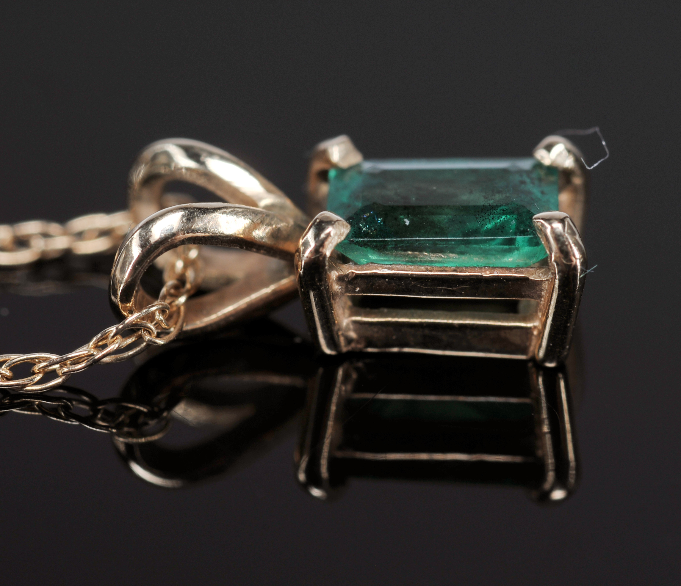 Lady's 14 K Yellow Gold And Synthetic Emerald Pendant With 18" Chain 