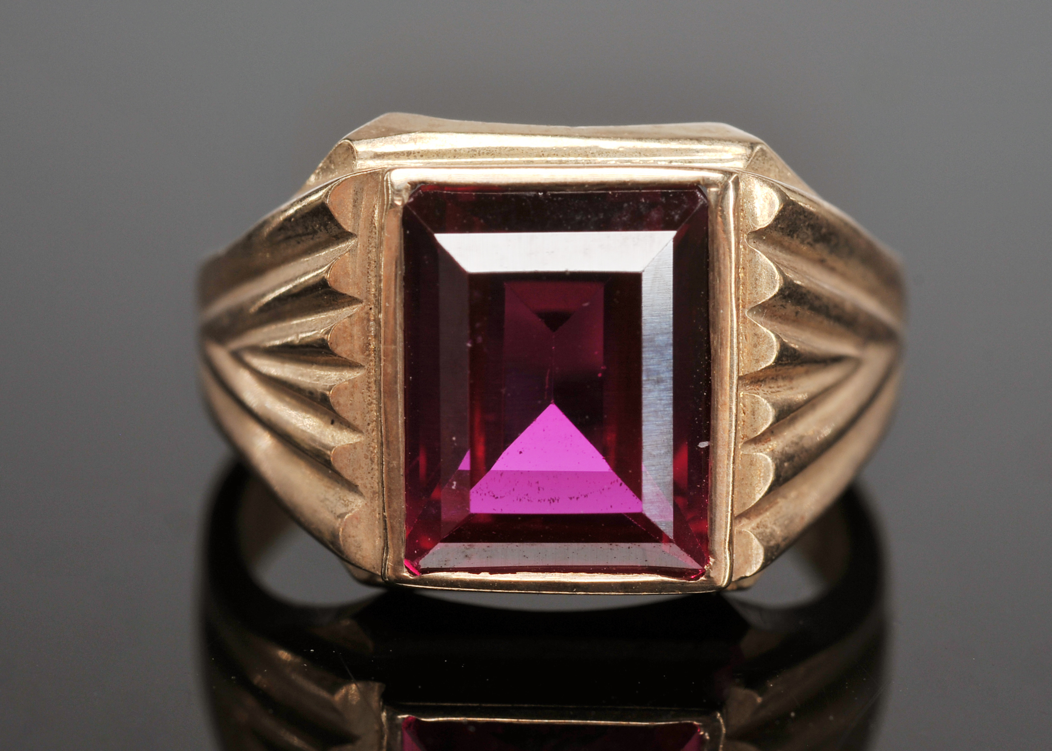 10 K Yellow Gold Ring With Synthetic Ruby
