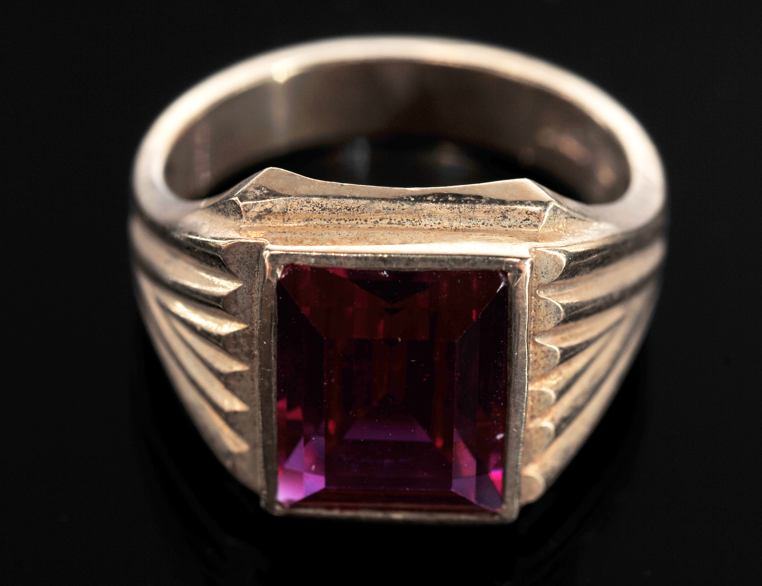 10 K Yellow Gold Ring With Synthetic Ruby
