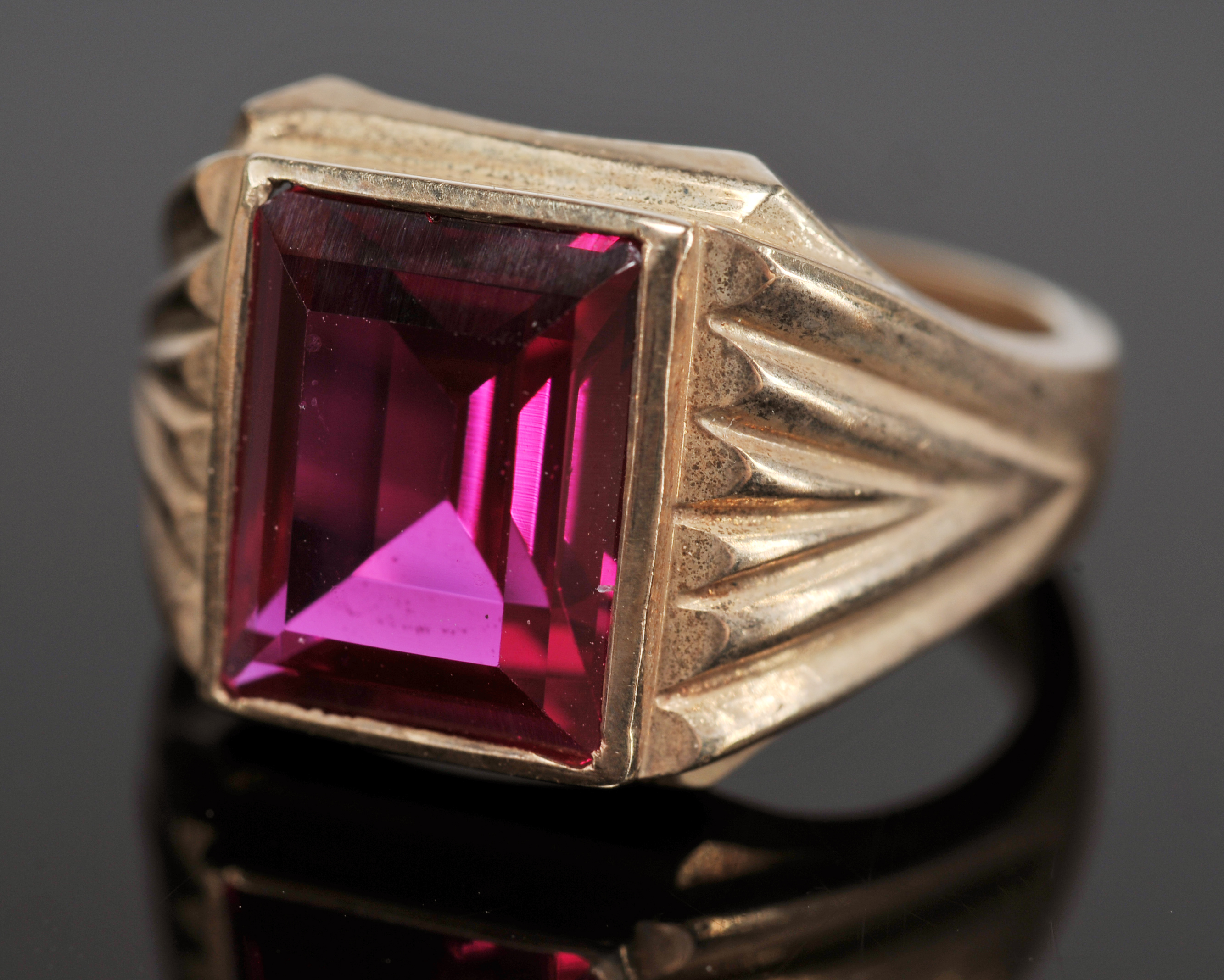 10 K Yellow Gold Ring With Synthetic Ruby