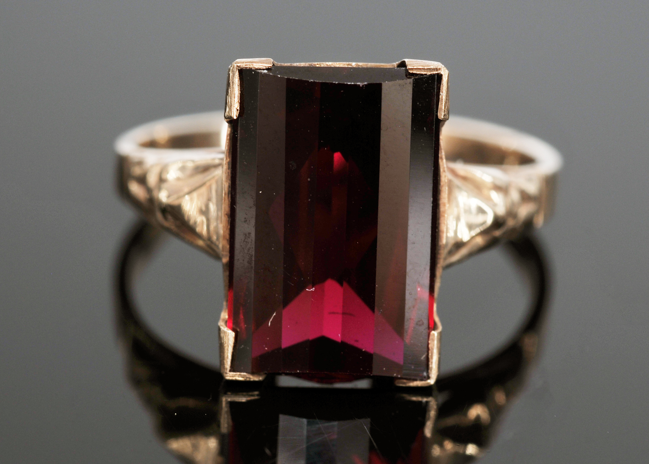 Lady's Unique Vintage 14K Yellow Gold Ring With Synthetic Ruby Red Stone