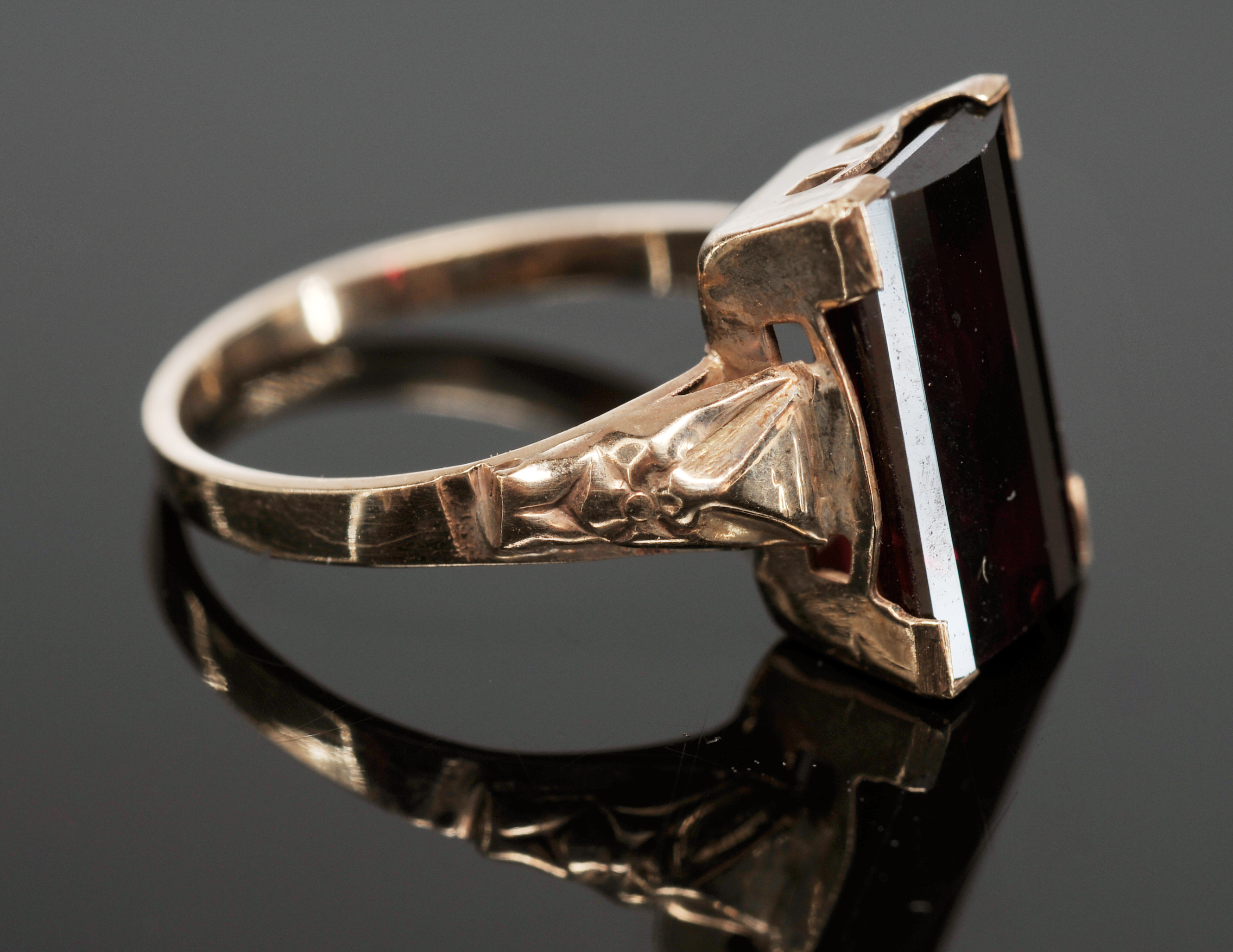 Lady's Unique Vintage 14K Yellow Gold Ring With Synthetic Ruby Red Stone