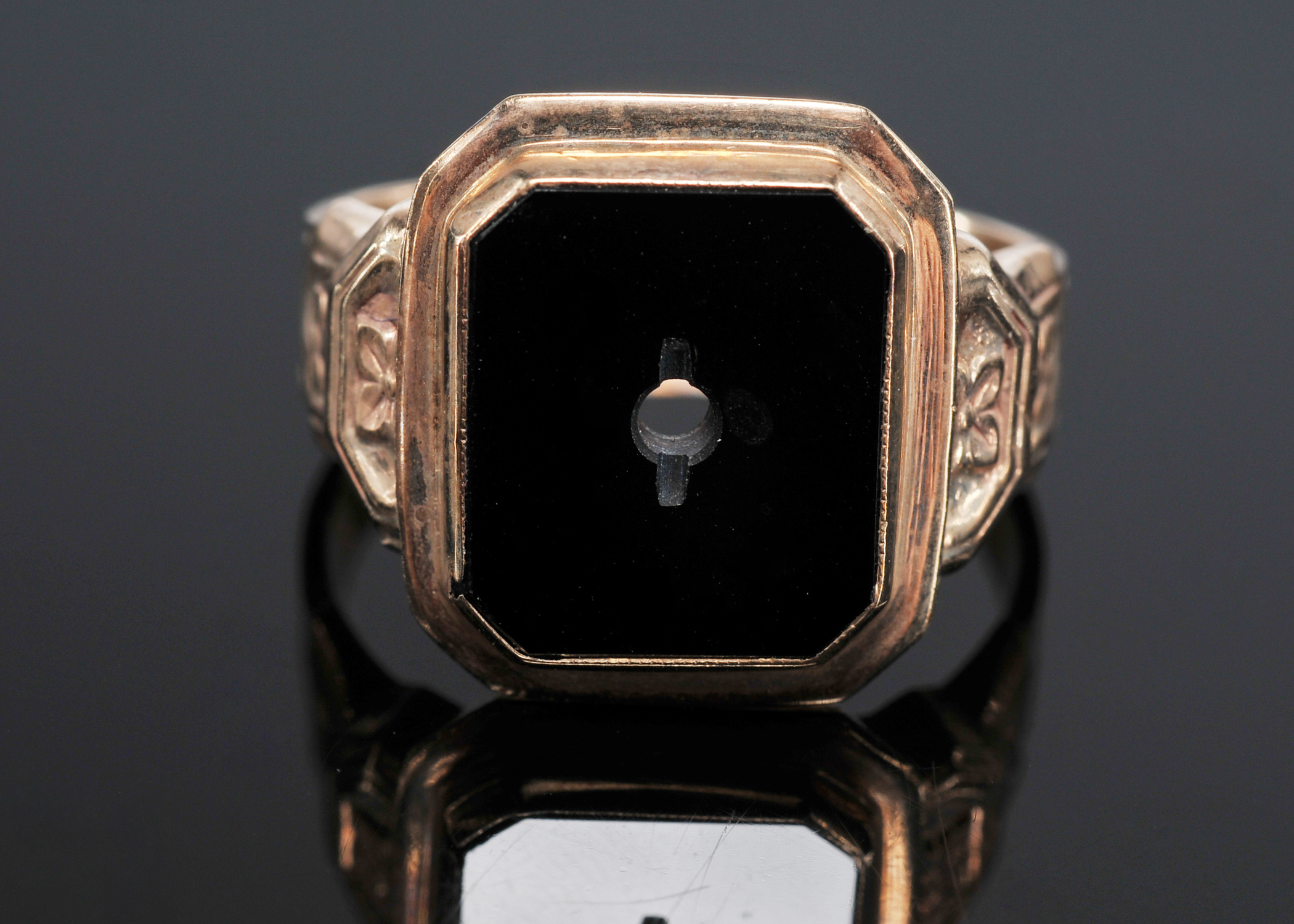 Gentleman's 10 K Yellow Gold Black Onyx Ring 